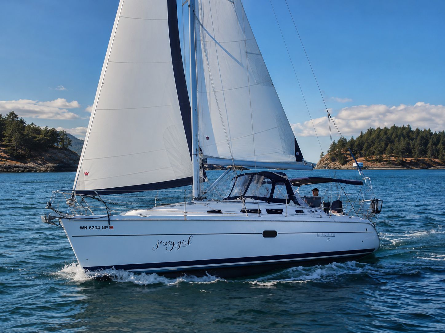 2005 Hunter 36 Cruiser - Diesel Heat - Autopilot