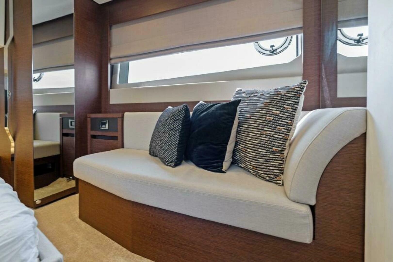 2020 Prestige 520 Flybridge - Image 25