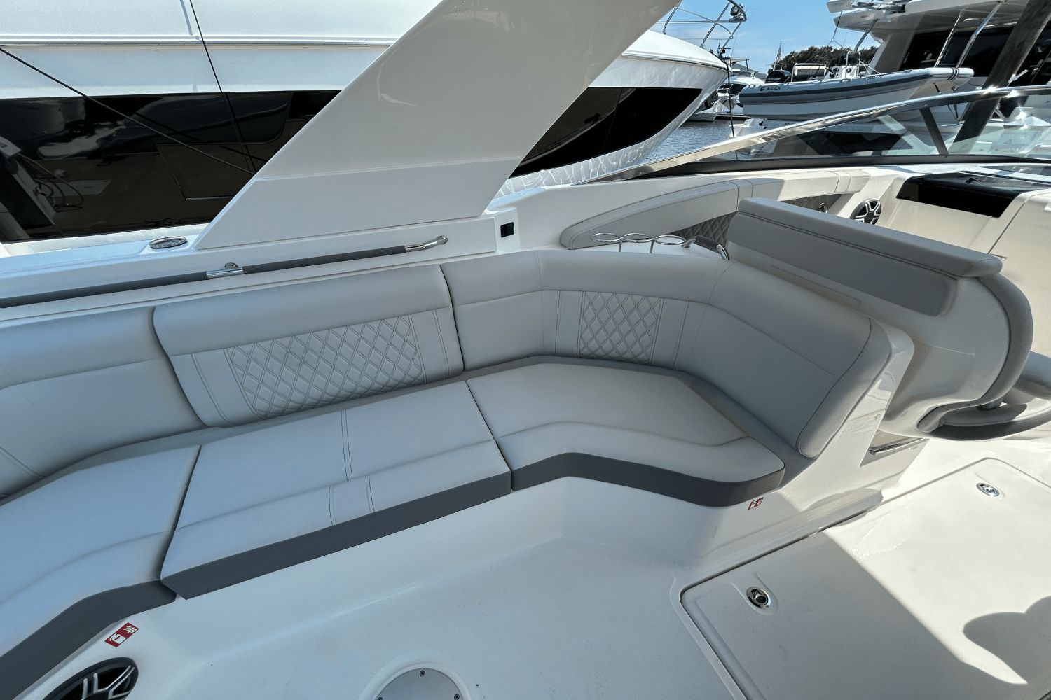 2026 Sea Ray SLX 350 Outboard - 15