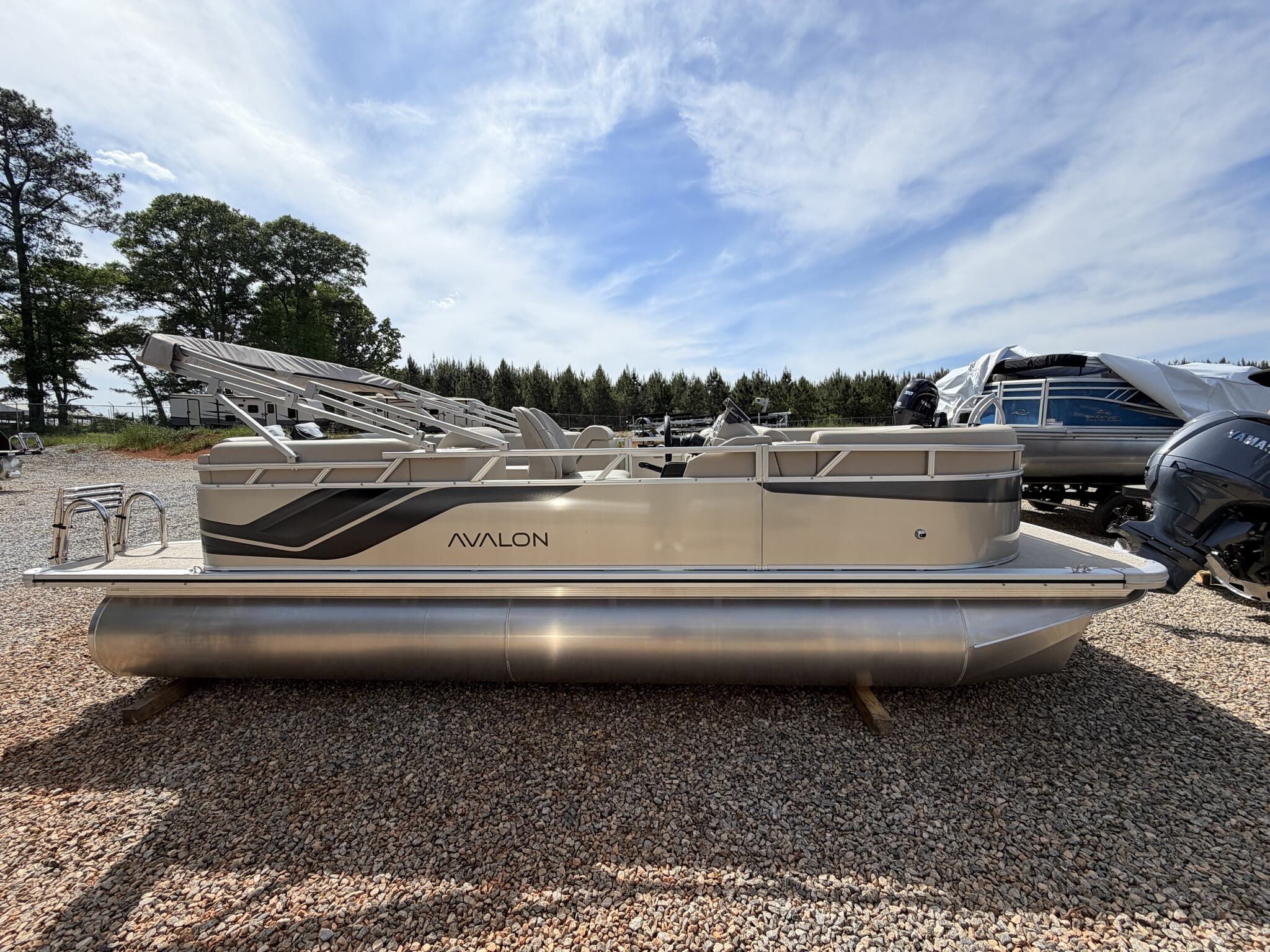 2026 Avalon VLS 21 QUAD LOUNGER-115HP