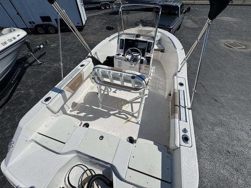 2023 Robalo R180 Center Console - 6