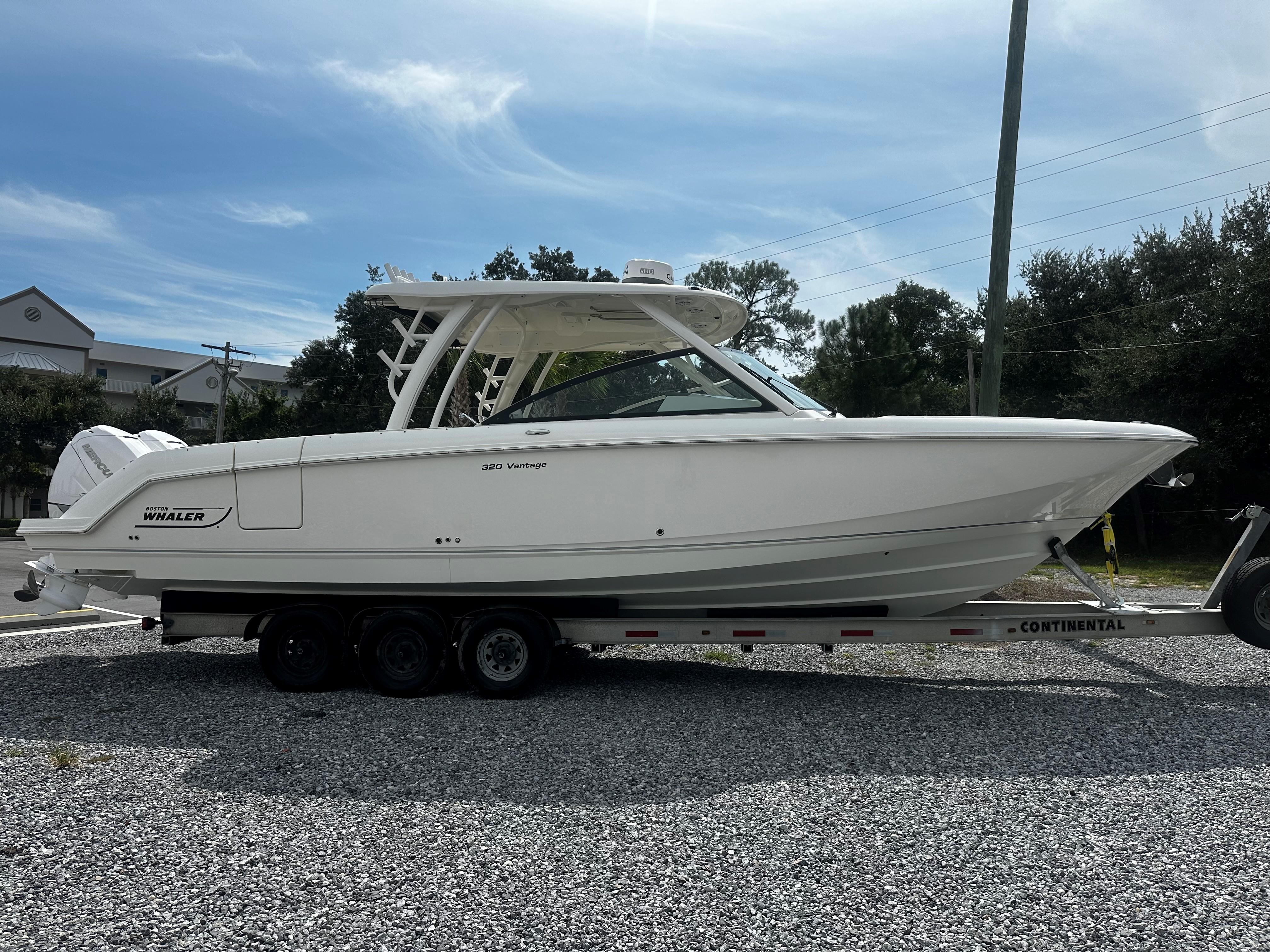 2016 Boston Whaler 320 Vantage
