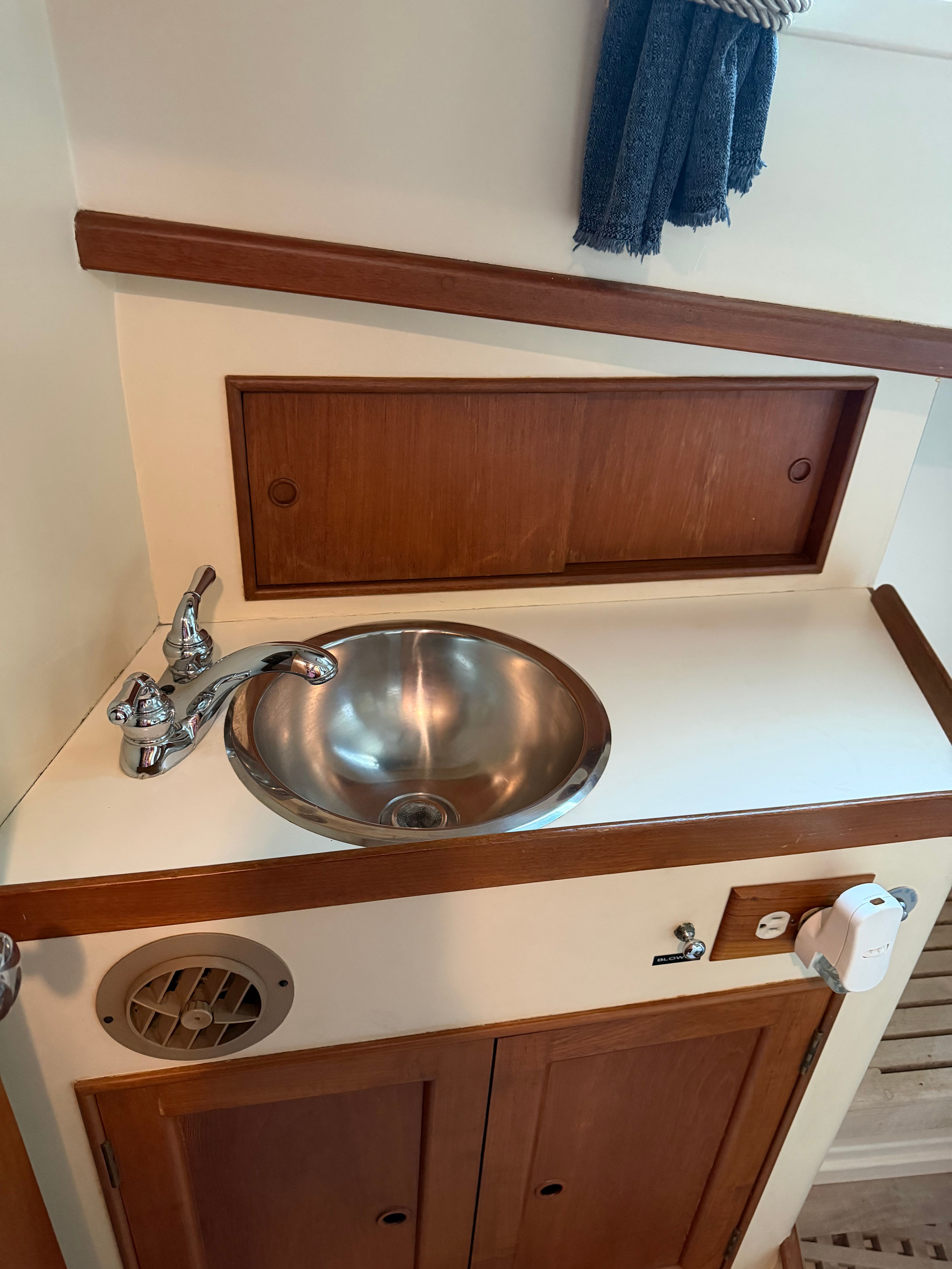 1983 Island Gypsy 44 Flush Deck - 96