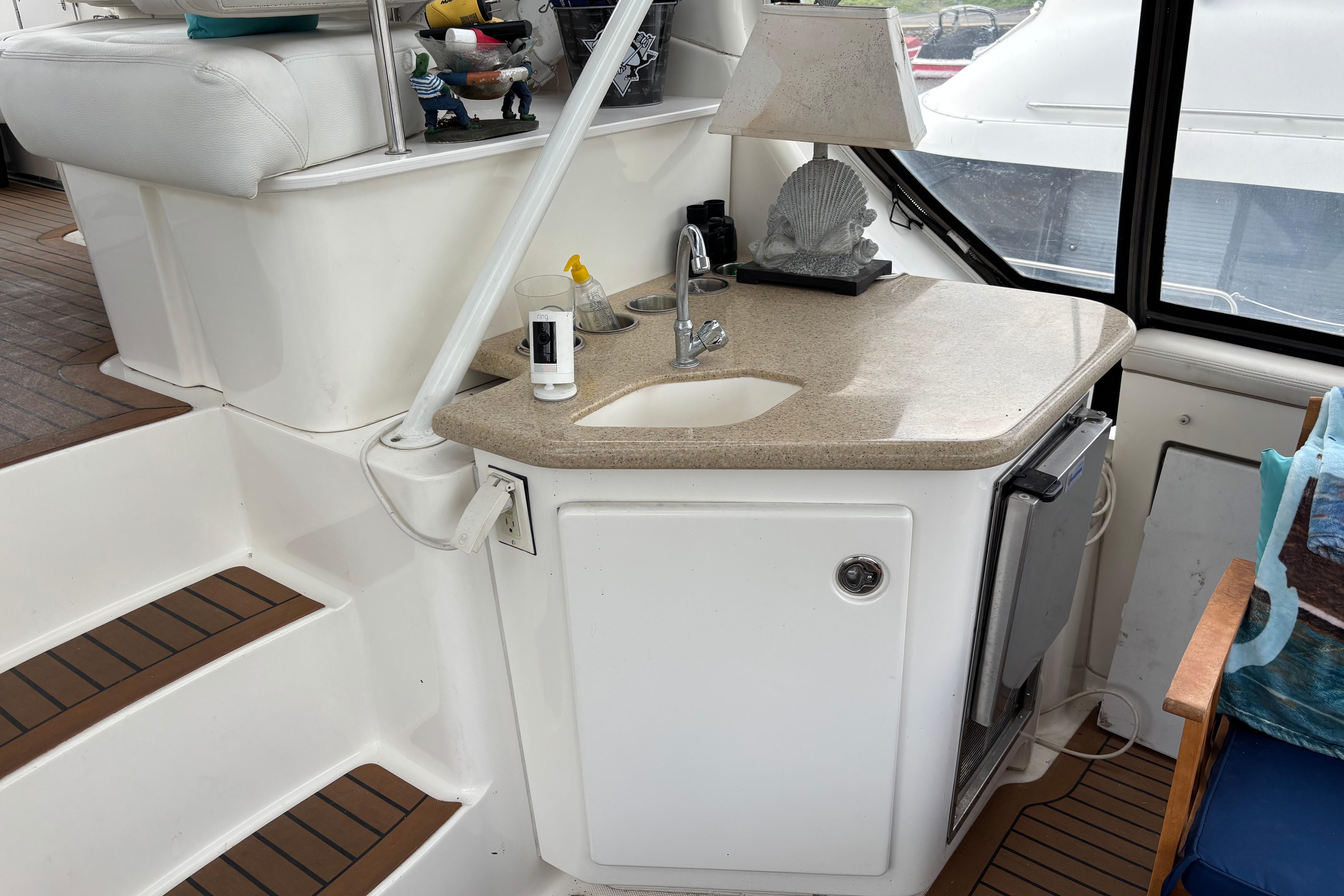 2007 Silverton 43 Motor Yacht interior with sink, countertop, and decorative lamp.
