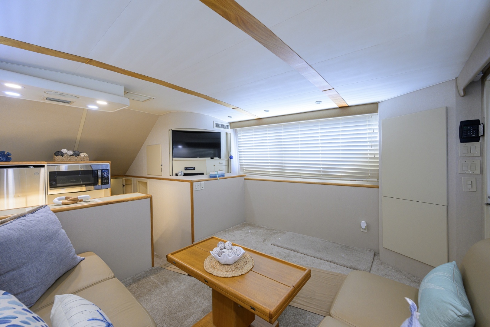 1992 Hatteras 46 Convertible - Image 45