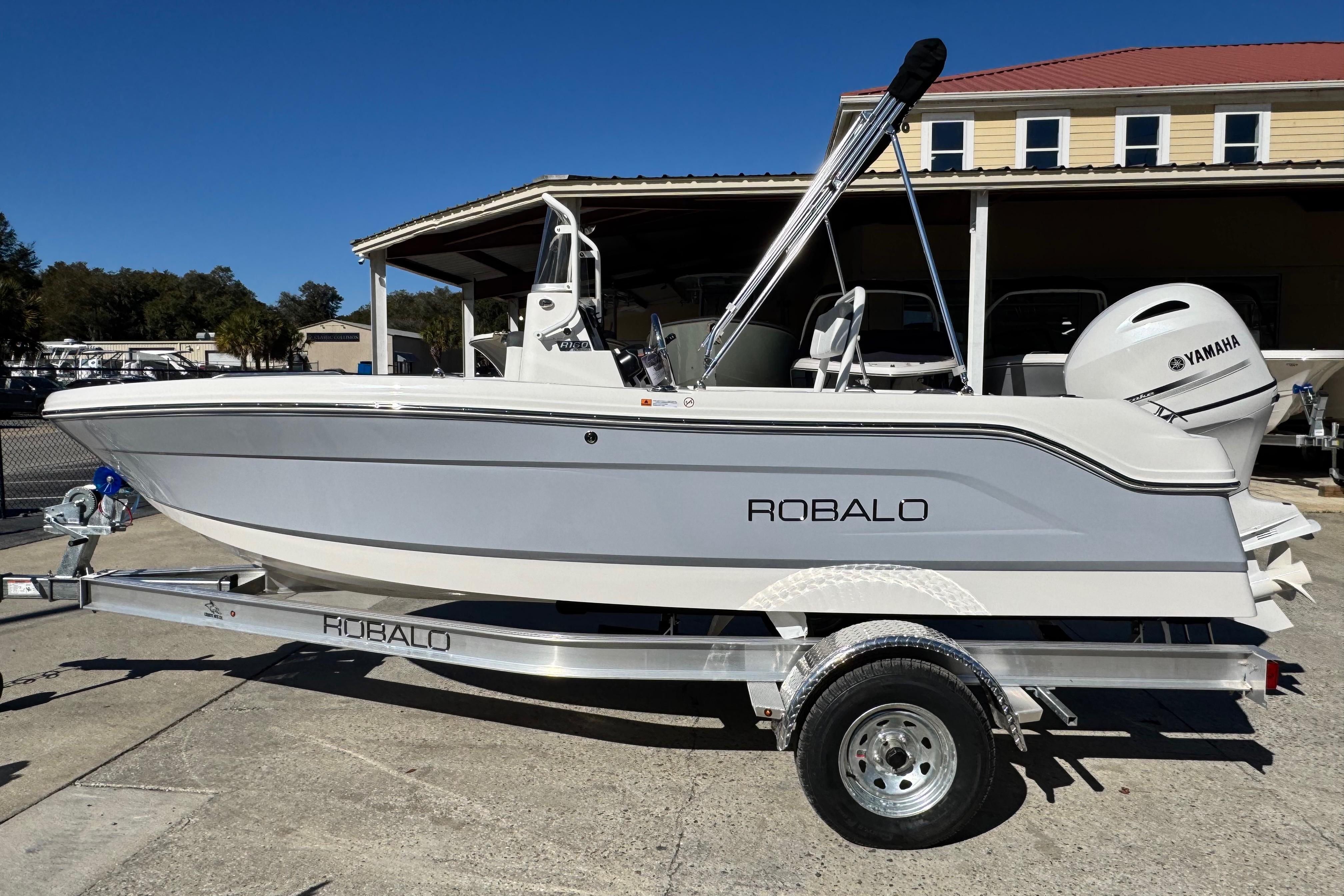 2026 Robalo R160 Center Console