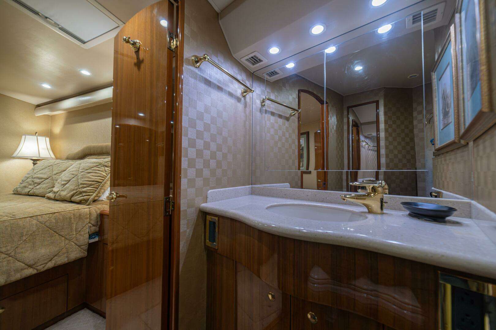 2006 Viking 56 Convertible - Image 66