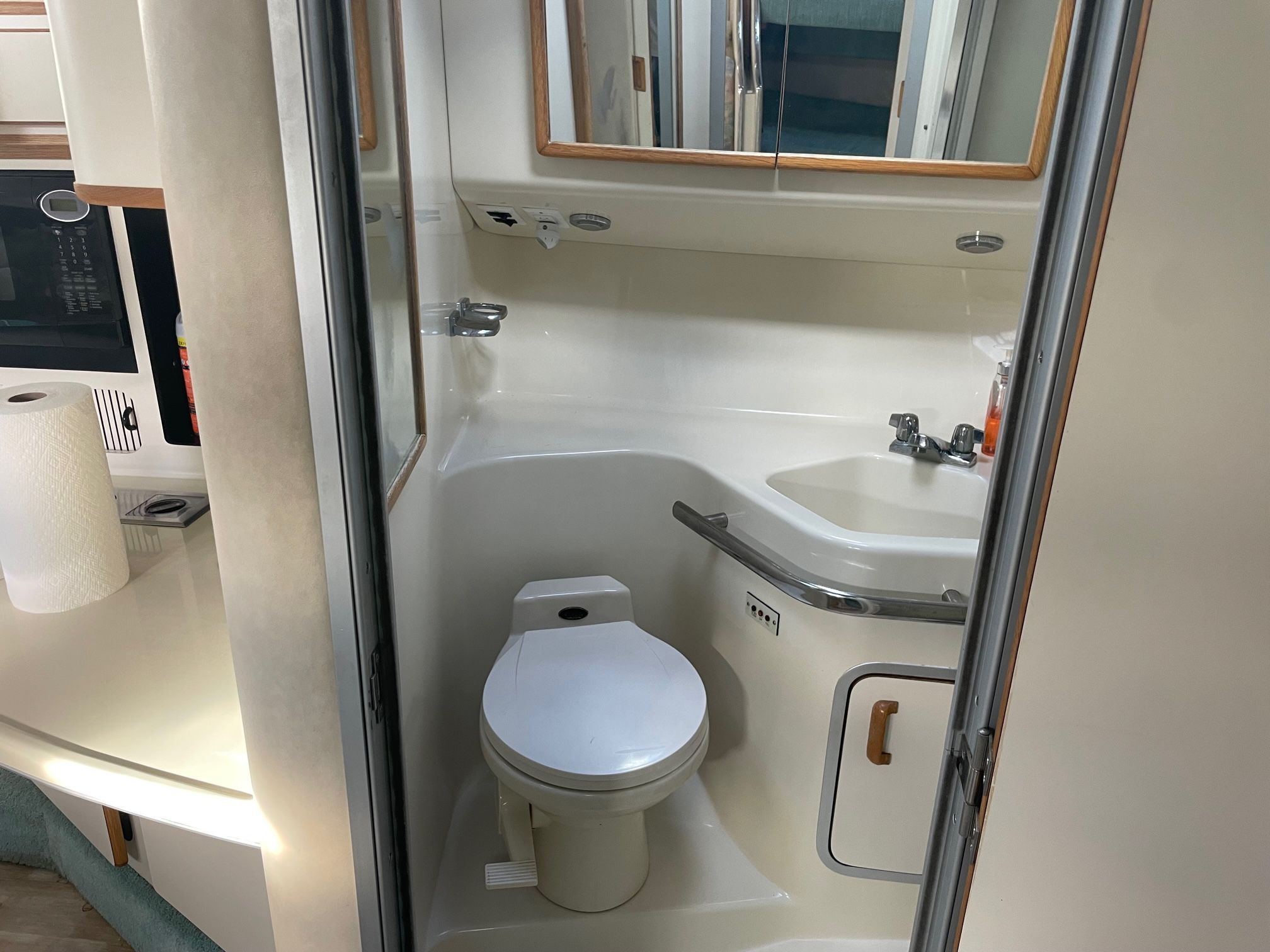1994 Sea Ray 400 Express Cruiser - 19