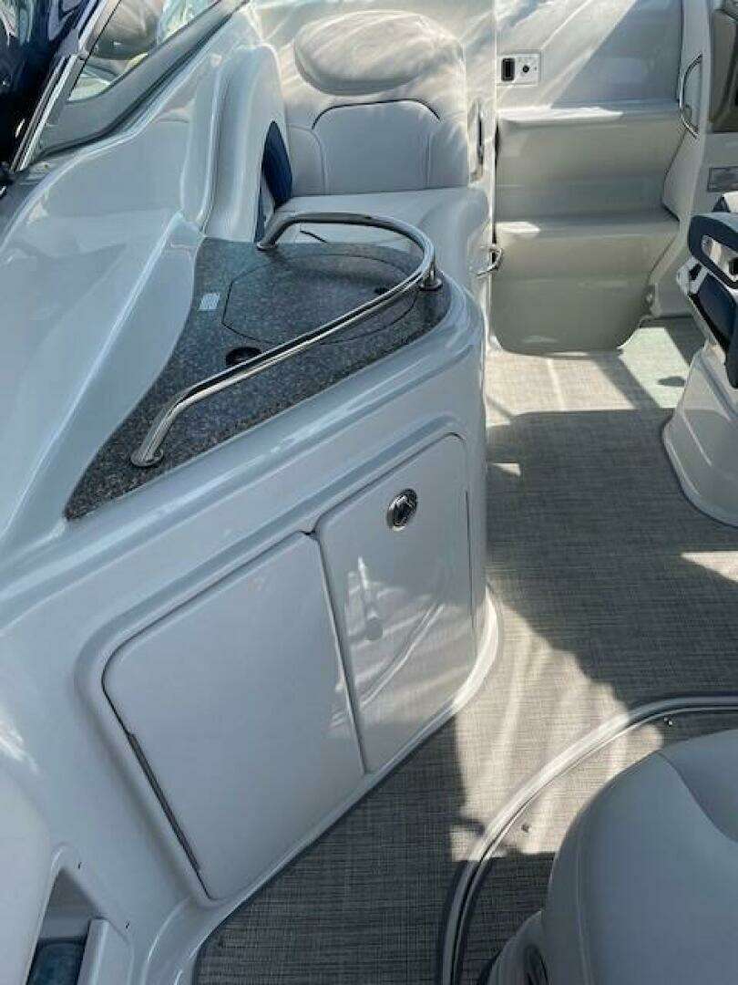 2023 Crownline — - Image 32