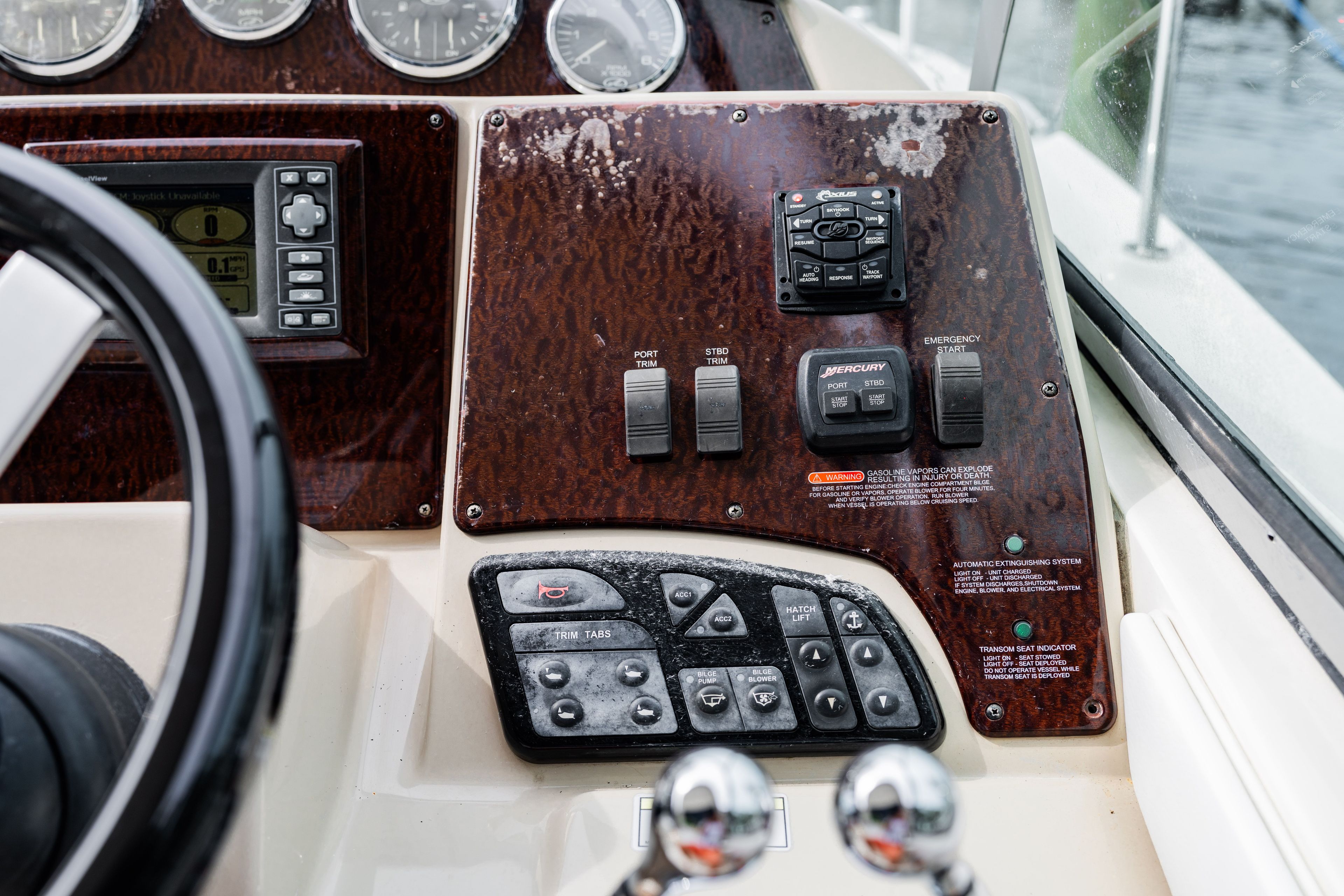 2010 Sea Ray Sundancer 330 - 48