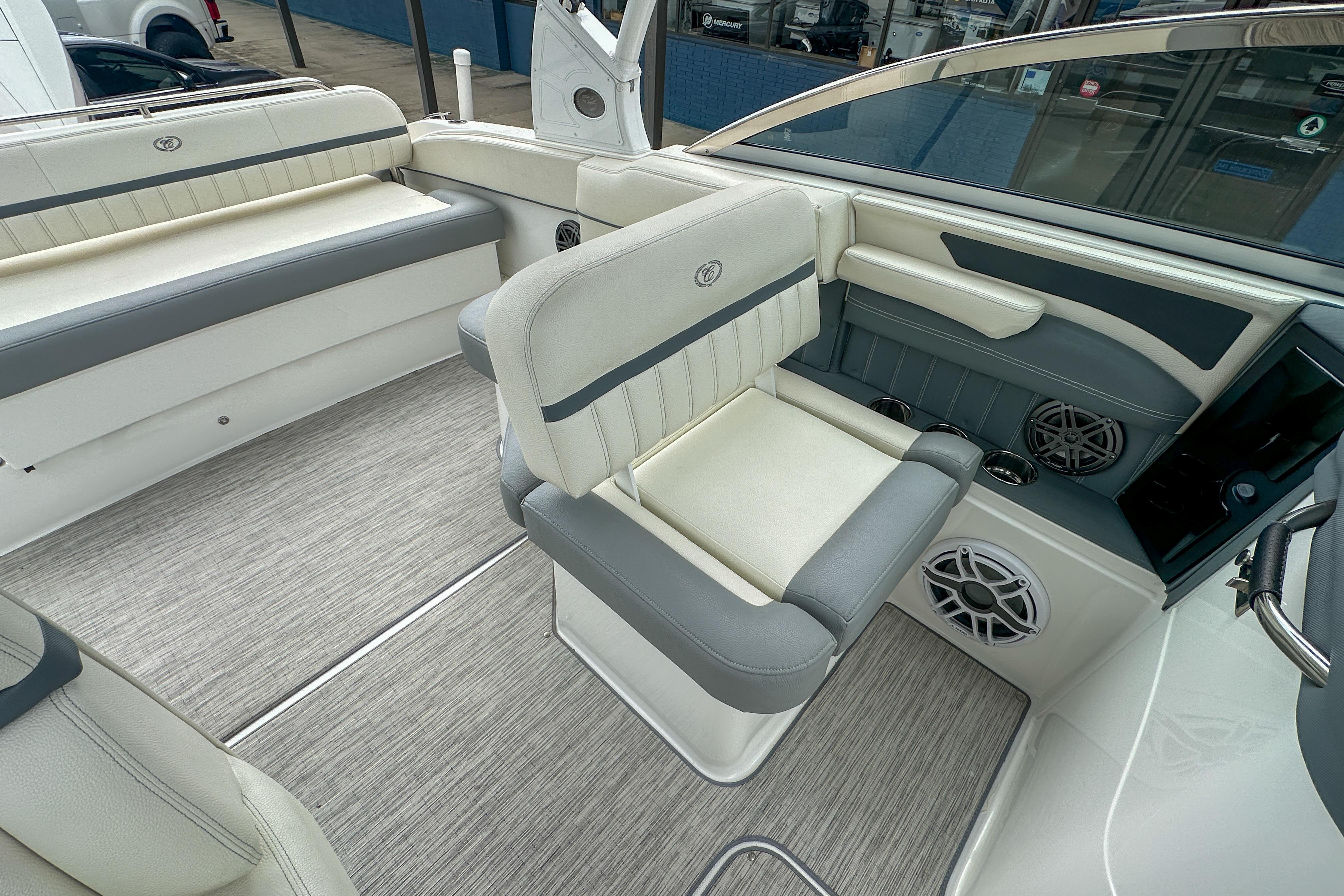 2022 Cobalt 25SC boat interior with gray and white seating, modern design.