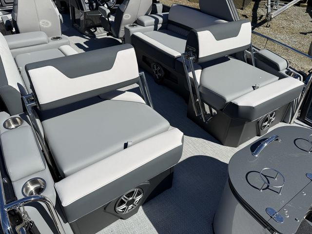 2026 Tahoe Cascade - Quad Lounger Shift Windshield - 24