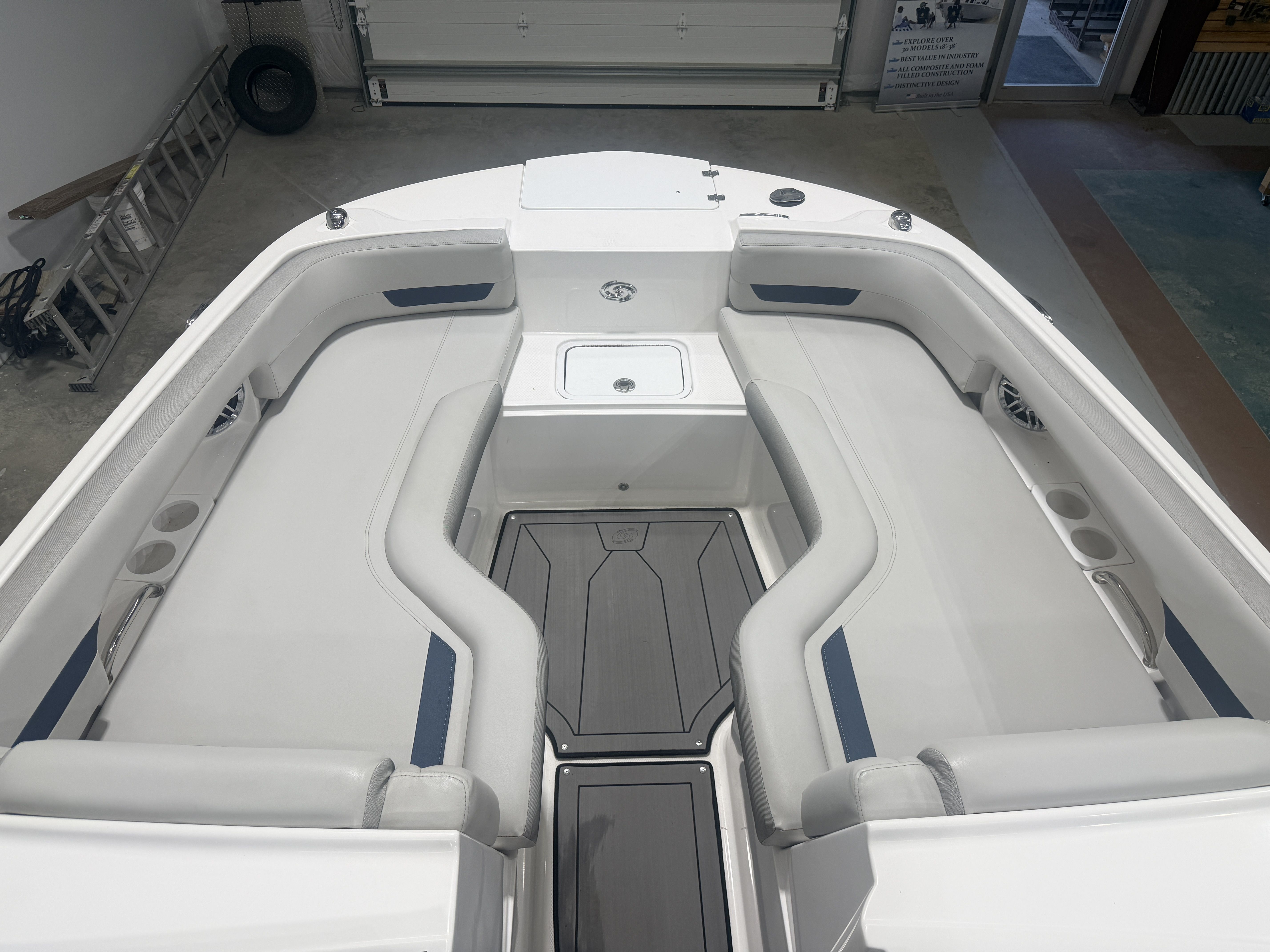 2023 Hurricane SunDeck 235 OB - 21