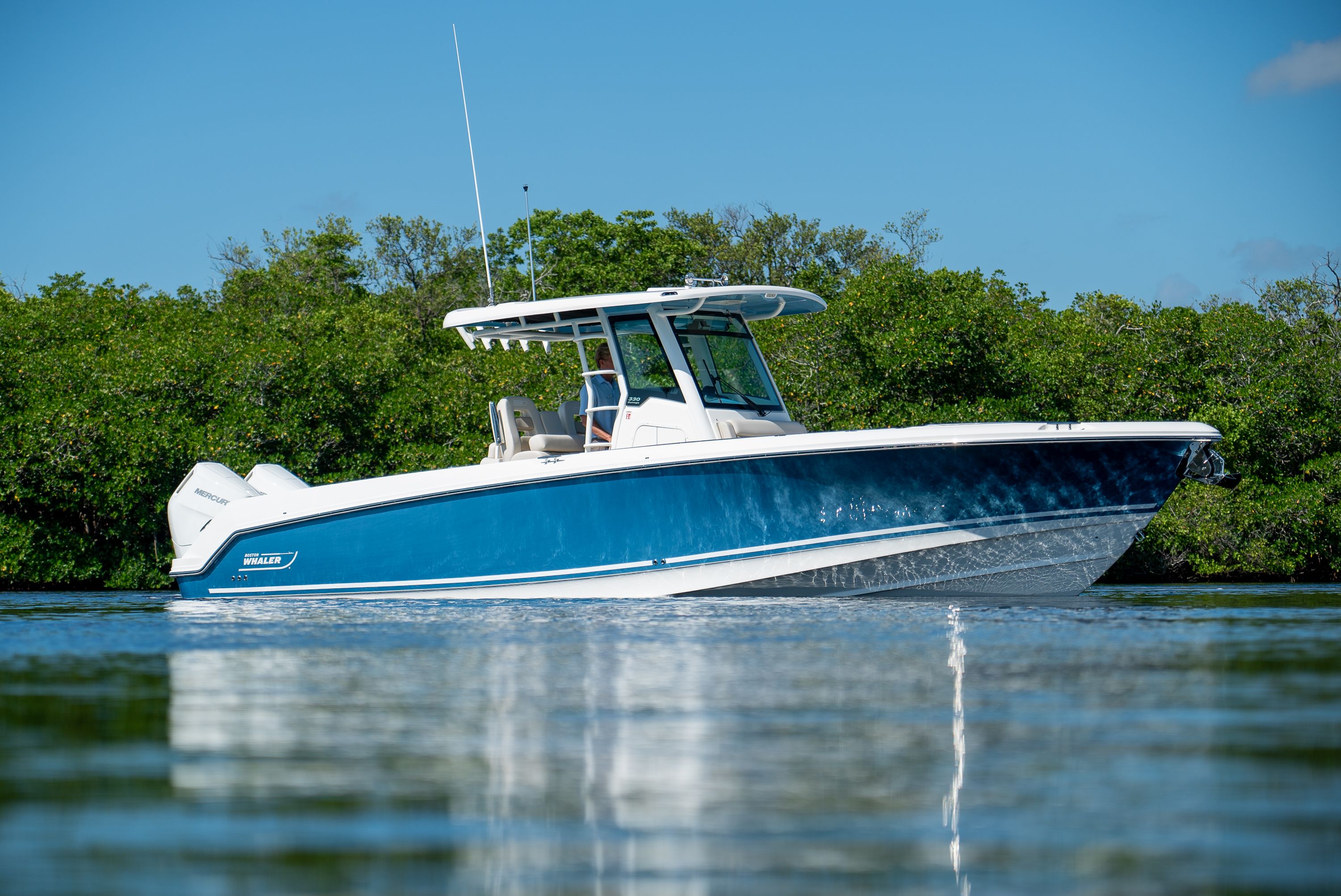 2026 Boston Whaler 330 Outrage