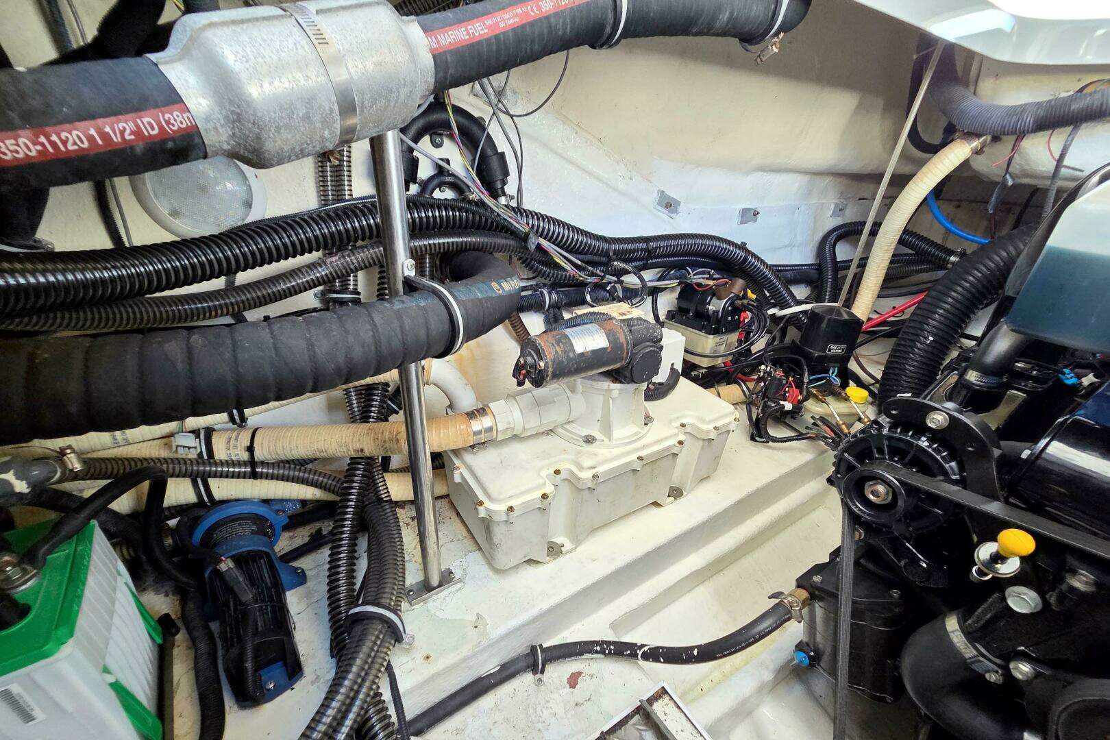 2015 Formula 350 Crossover Bowrider - Image 50