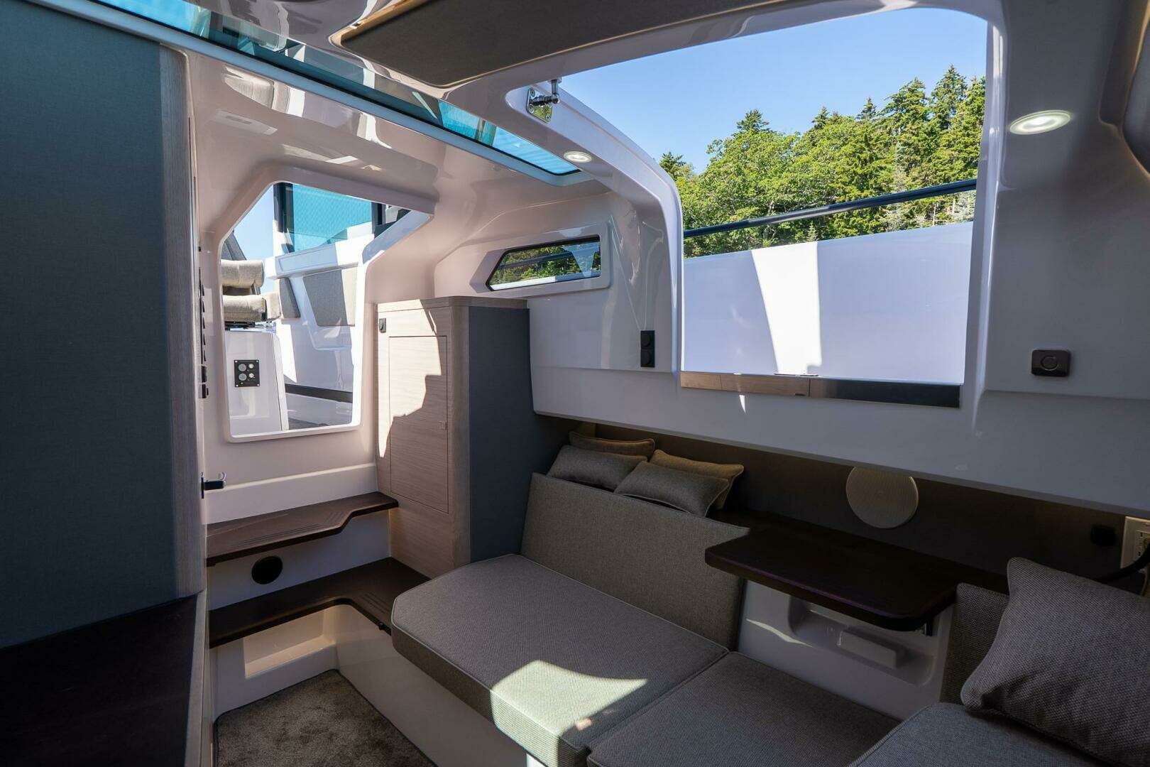 2025 Axopar Cross Cabin - Image 57