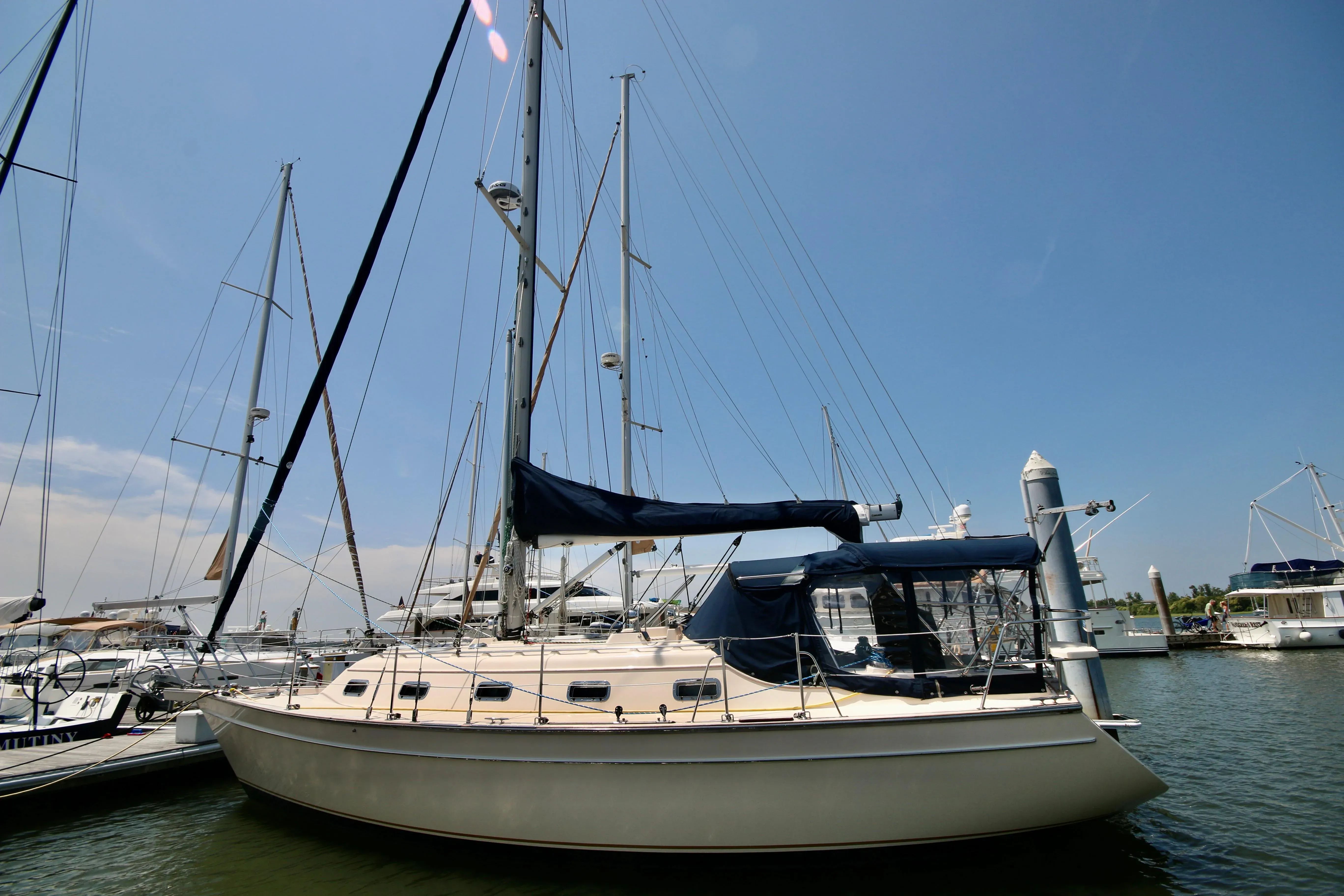 2004 Island Packet 370 - Image 14