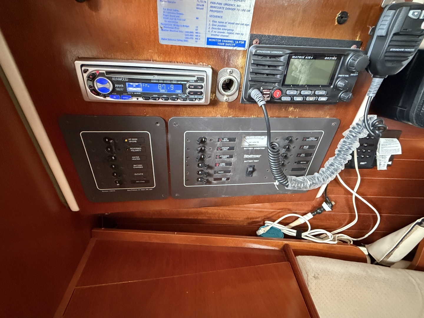 1995 Beneteau OCEANIS 321 - Image 23