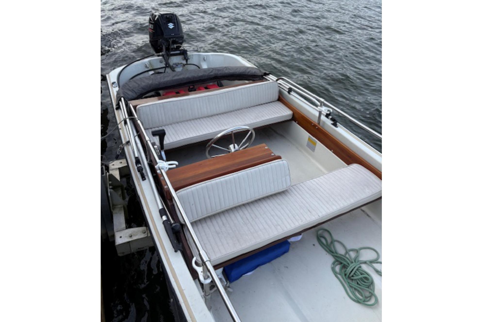 1988 Boston Whaler 130 Super Sport