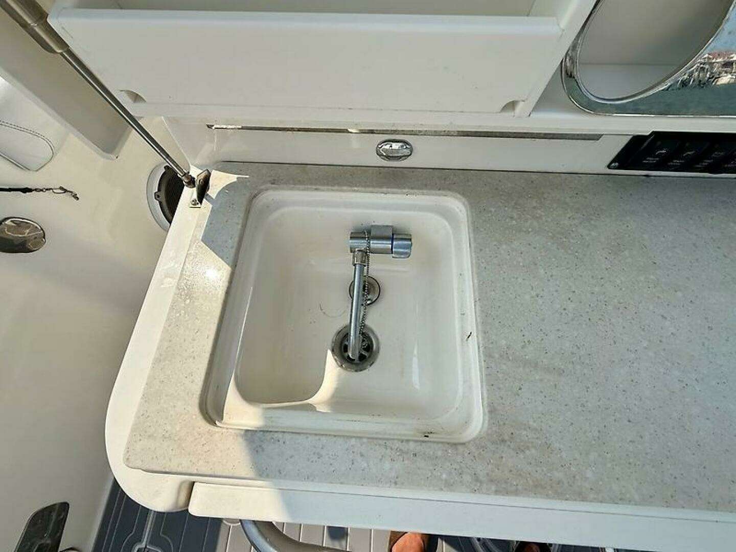 2014 Boston Whaler 350 Outrage - Image 47