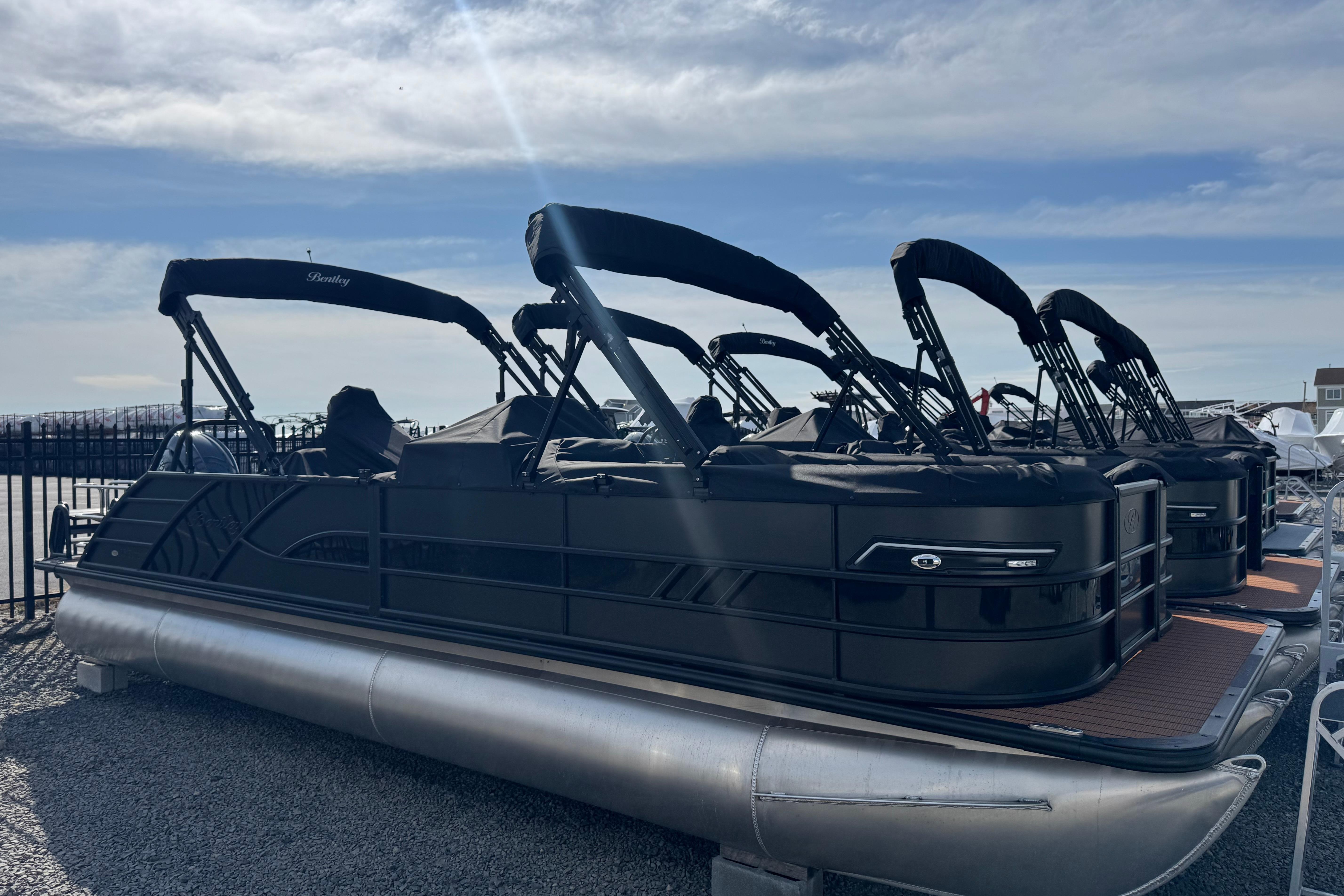 2026 Bentley Pontoons Elite 253 Swingback