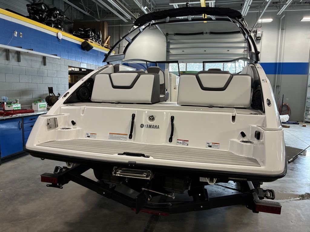 2026 Yamaha Boats AR250 - 6