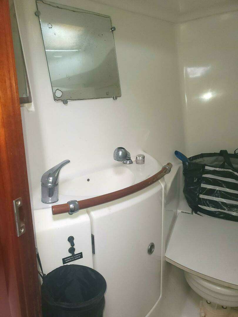 2003 Beneteau Center Cockpit - Image 17
