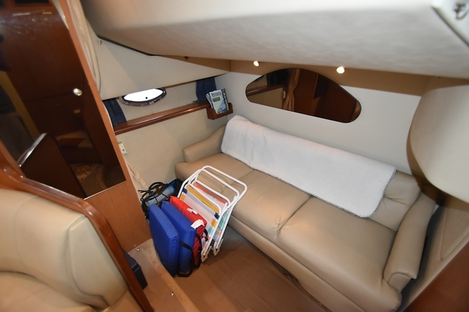 2004 Cruisers Yachts 320 Express - Image 7