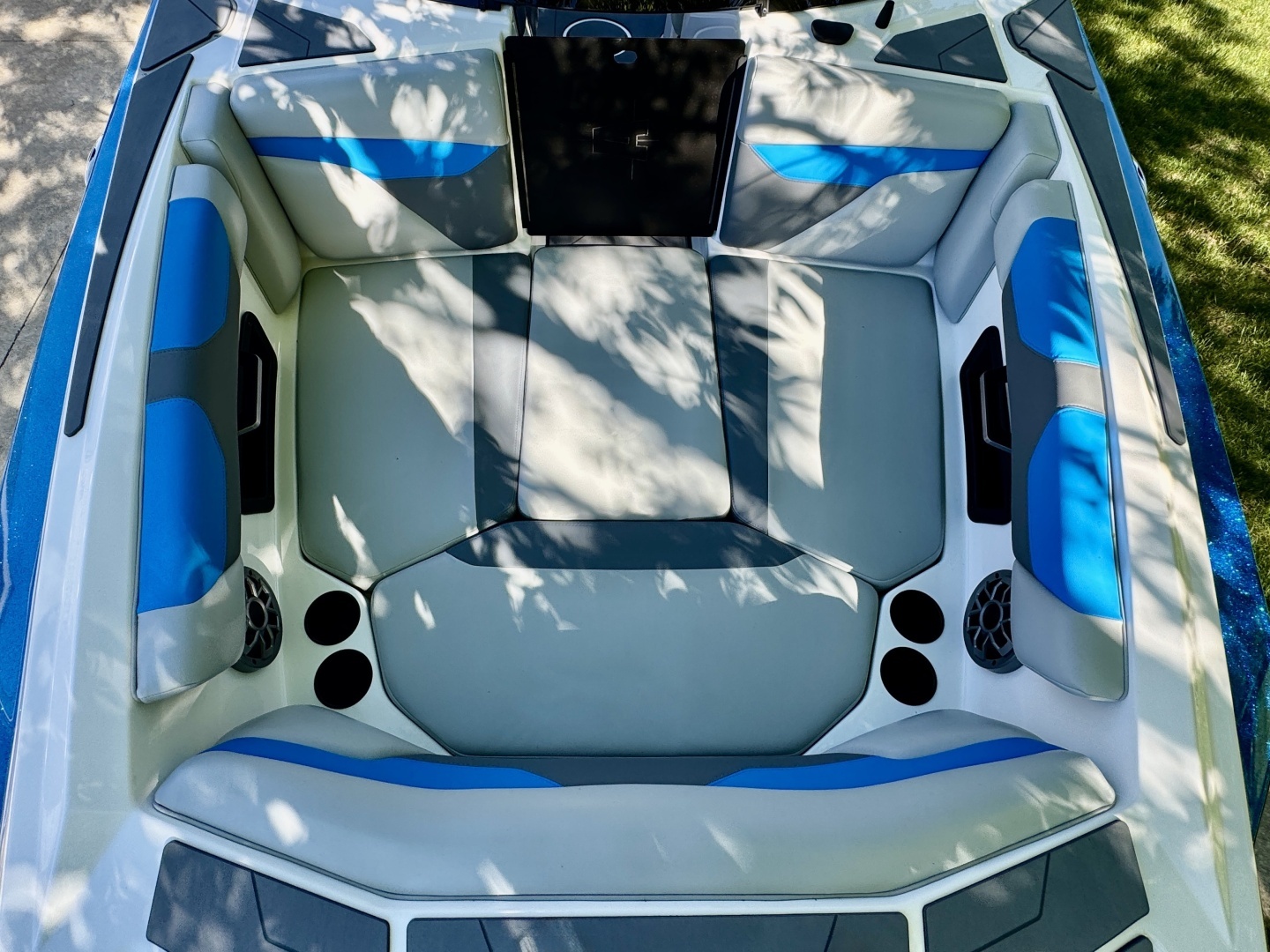 2022 Axis A24 - Image 27