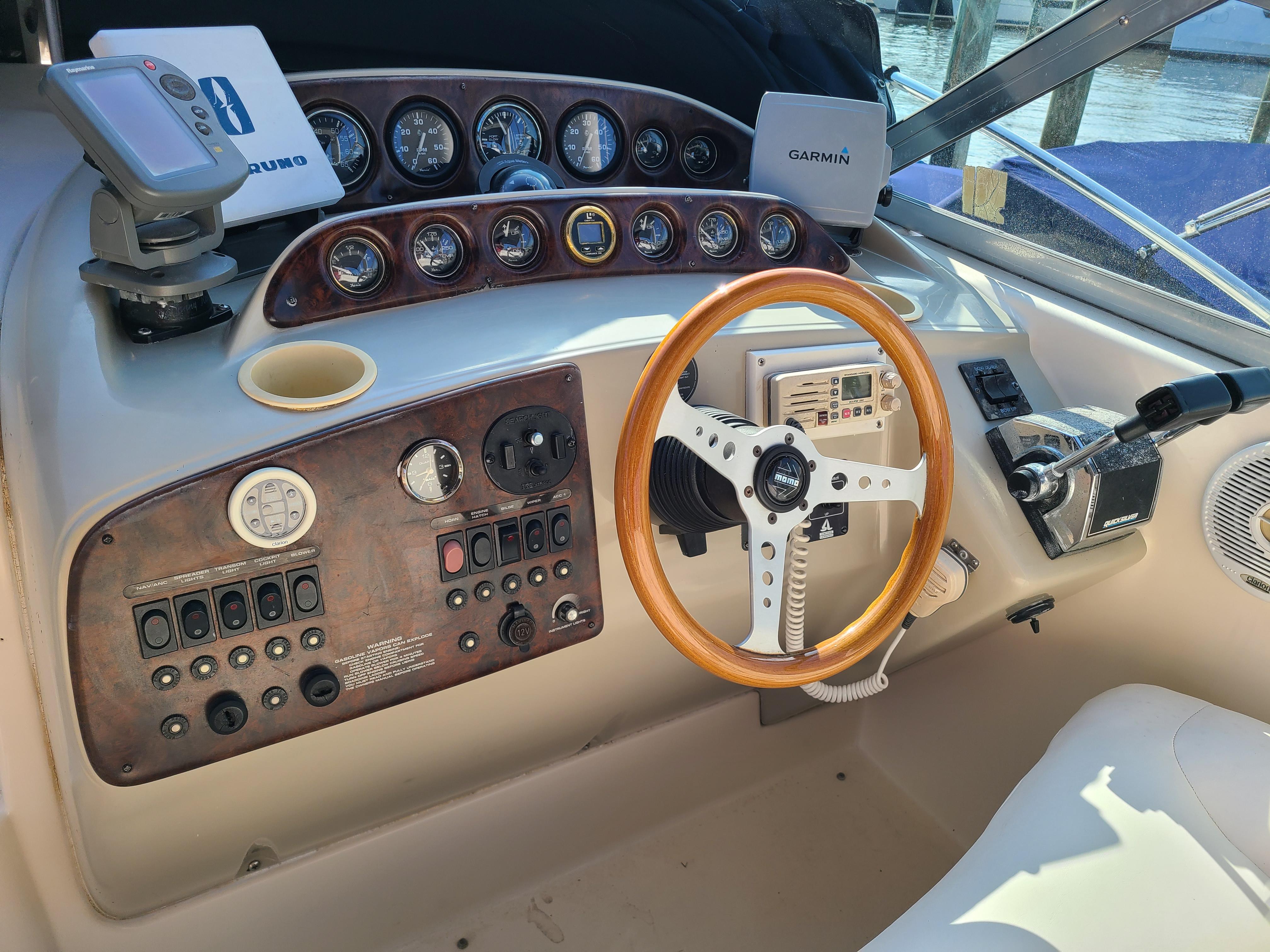 2000 Rinker Fiesta Vee 330 - 12