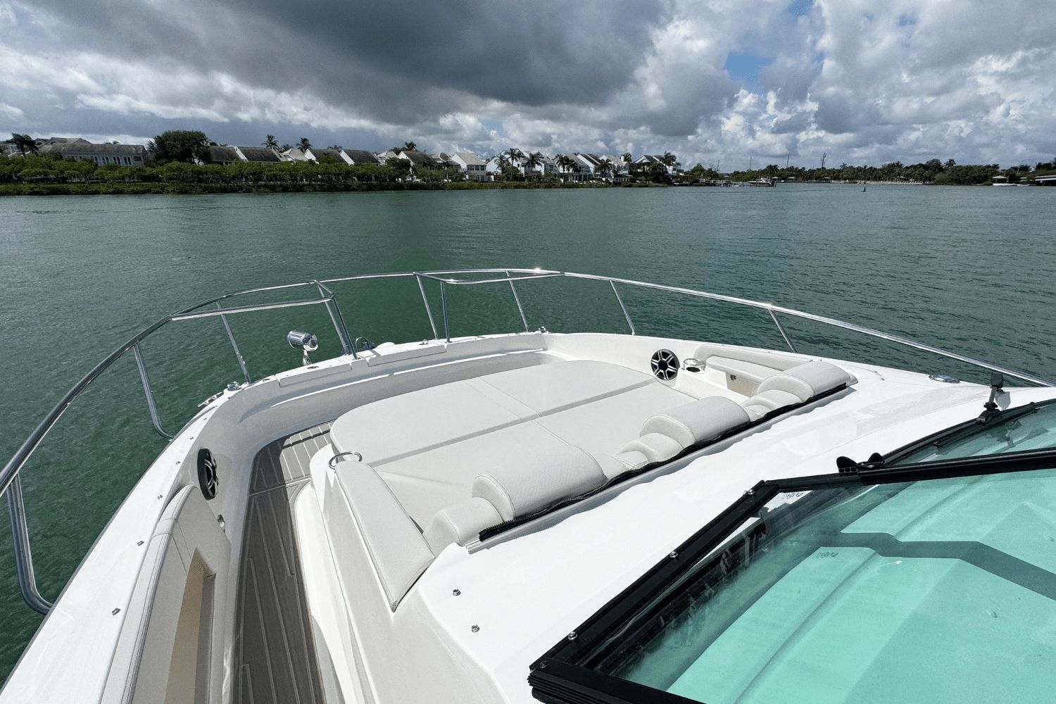 2026 Sea Ray Sundancer 320 Outboard - 23