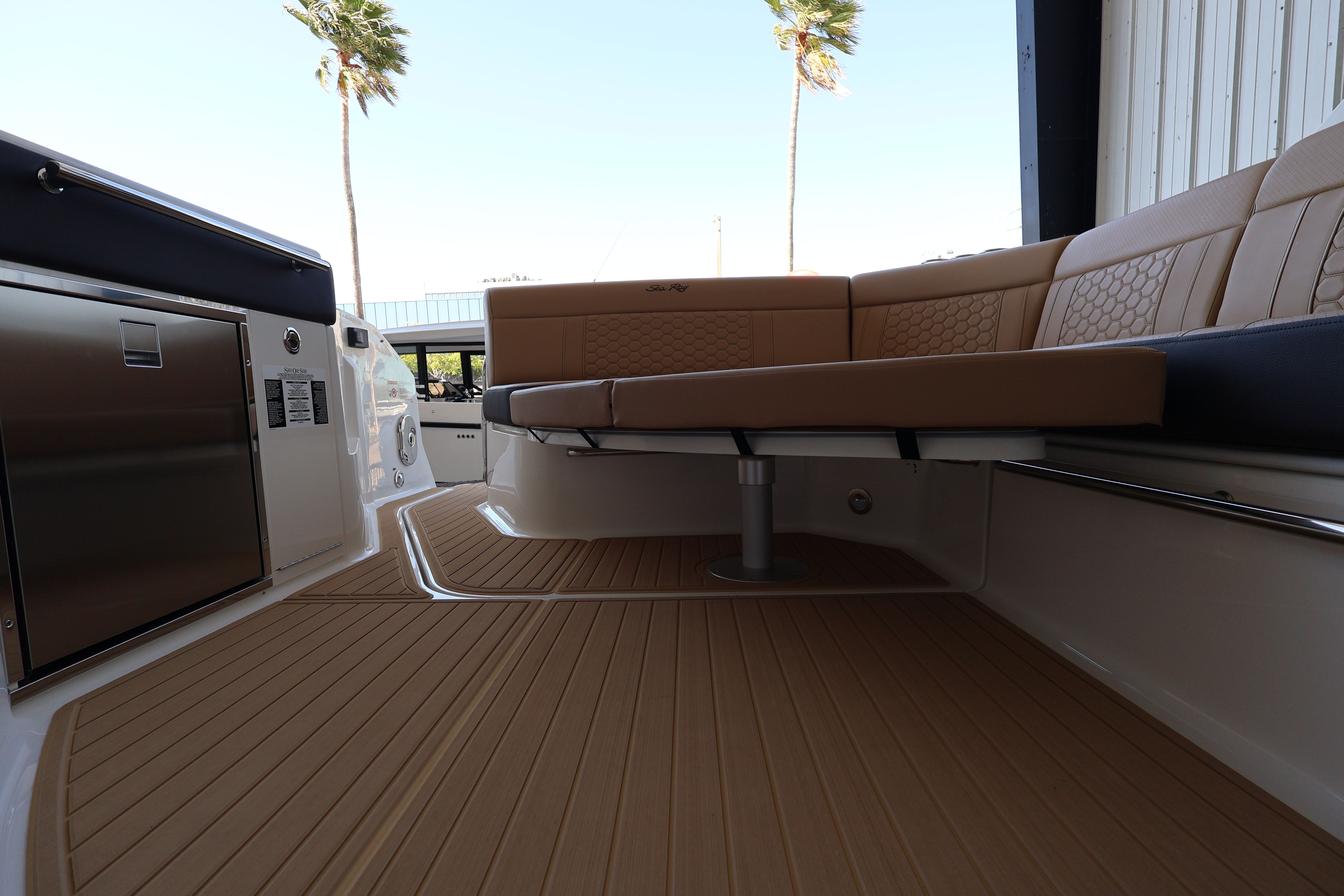 2026 Sea Ray Sundancer 320 Outboard - 11