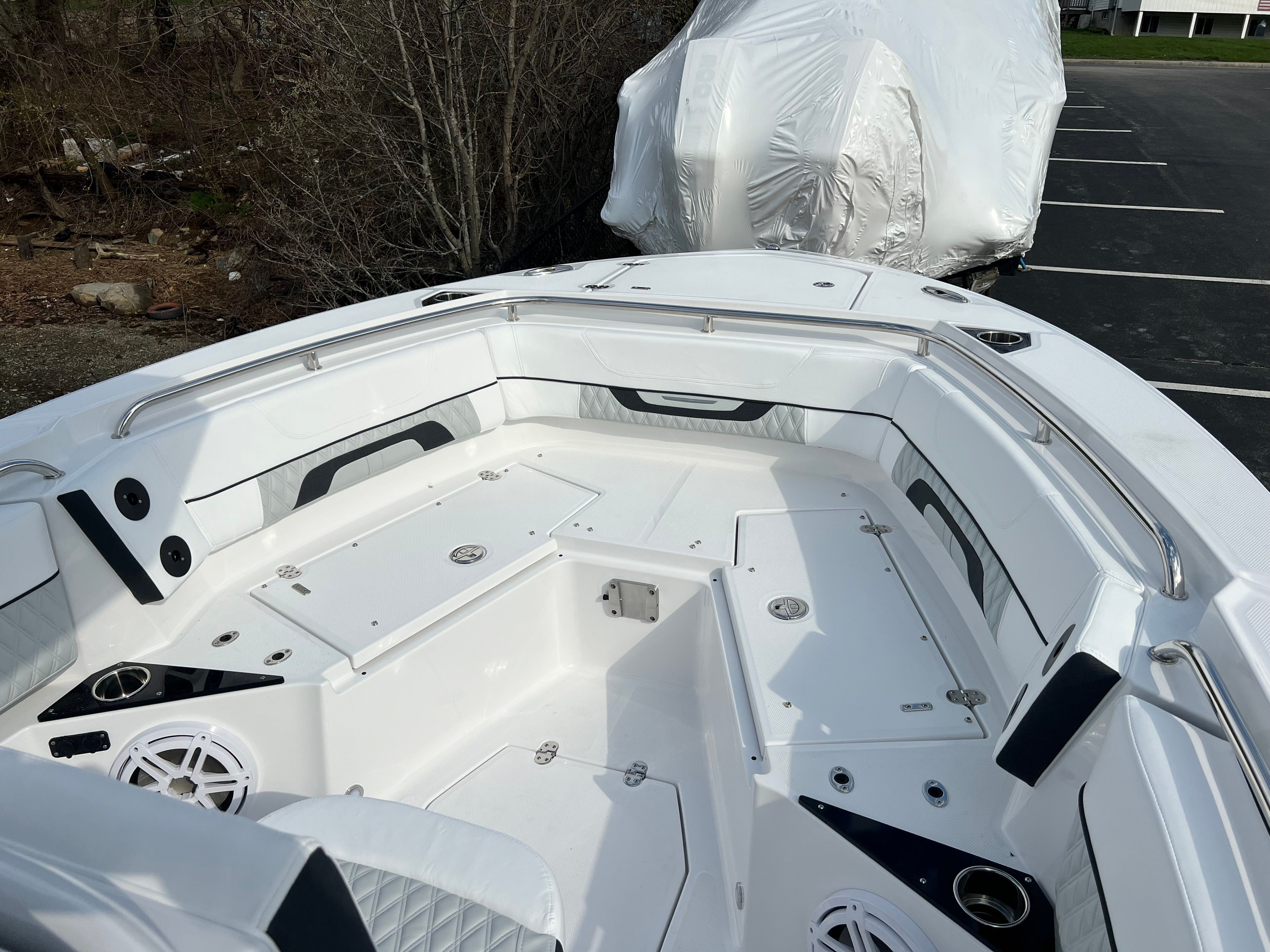 Interior view of the 2024 Blackfin 252 CC boat deck.