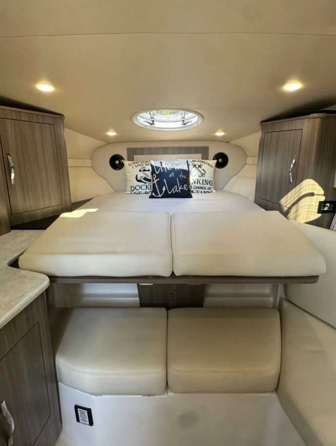 2021 REGAL 33 EXPRESS - Image 19