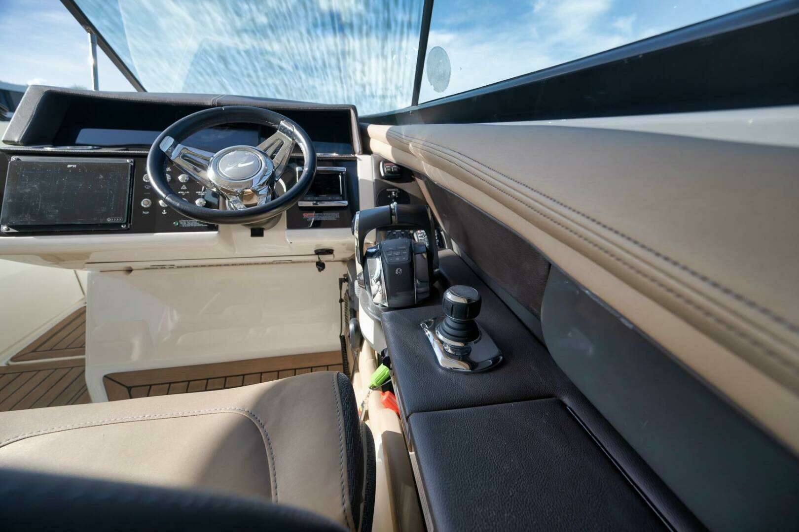 2016 Sea Ray 350 SLX - Image 29