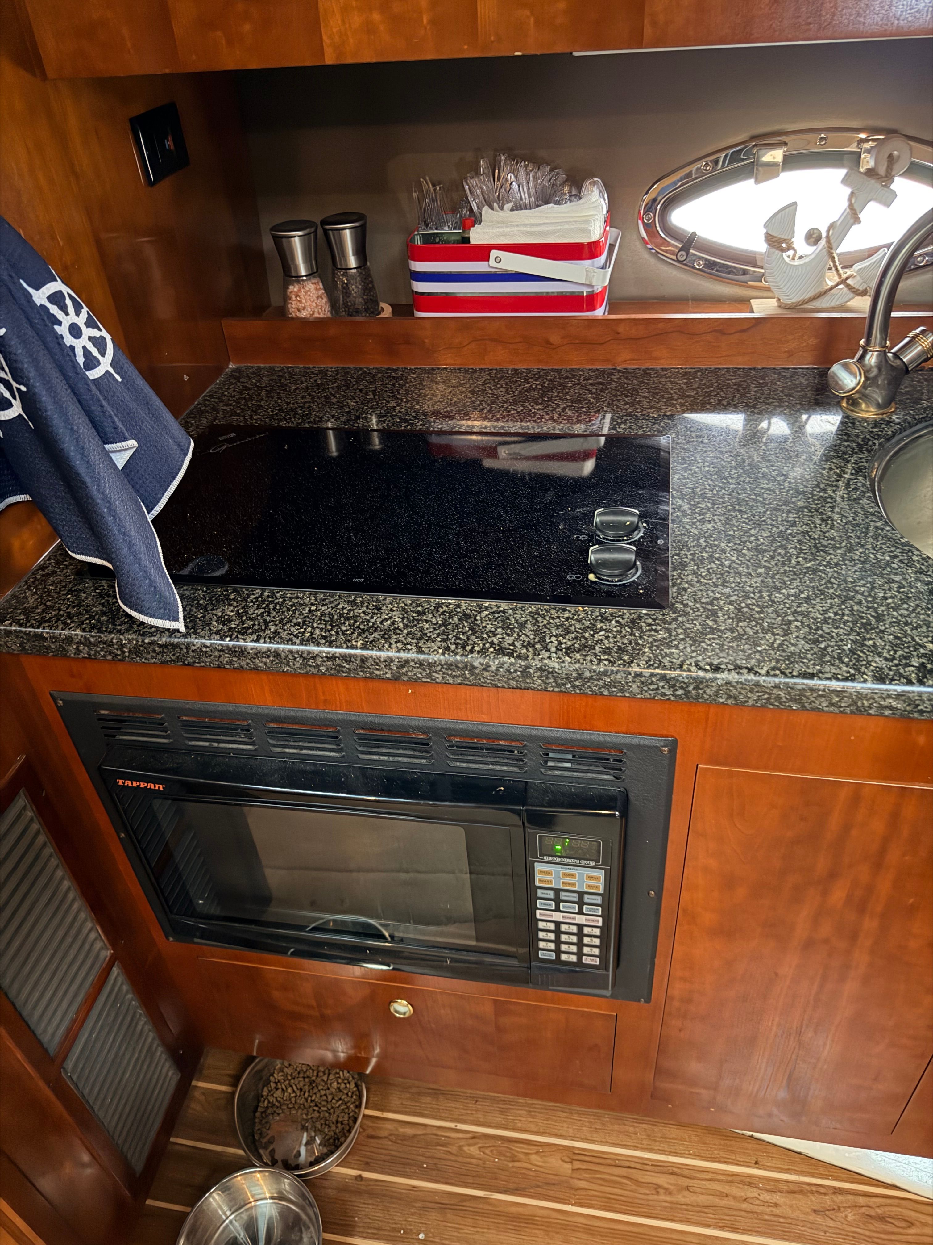 2006 Cruisers Yachts 460 Express - 19