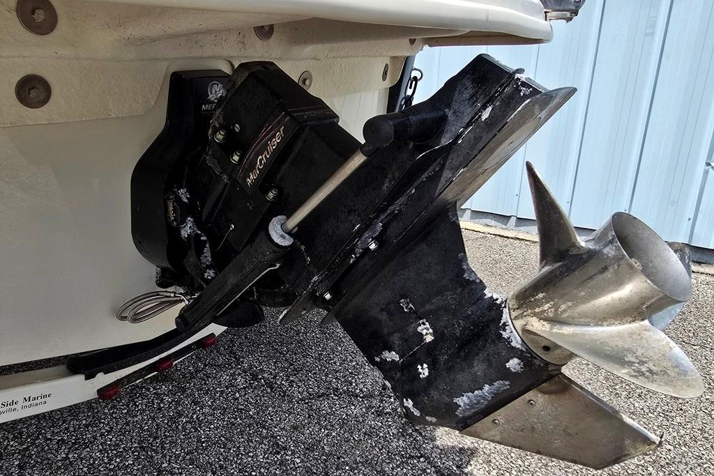 Outboard motor of a 2006 Sea Ray 185 Sport boat with visible propeller.
