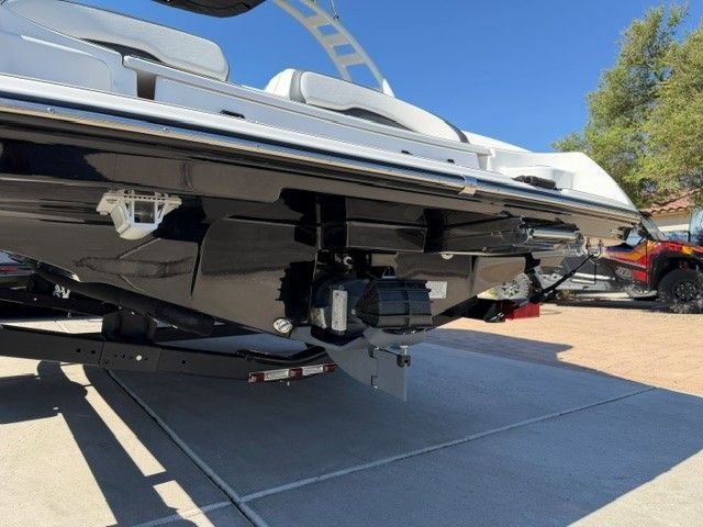 2025 Yamaha Boats 195S - 8