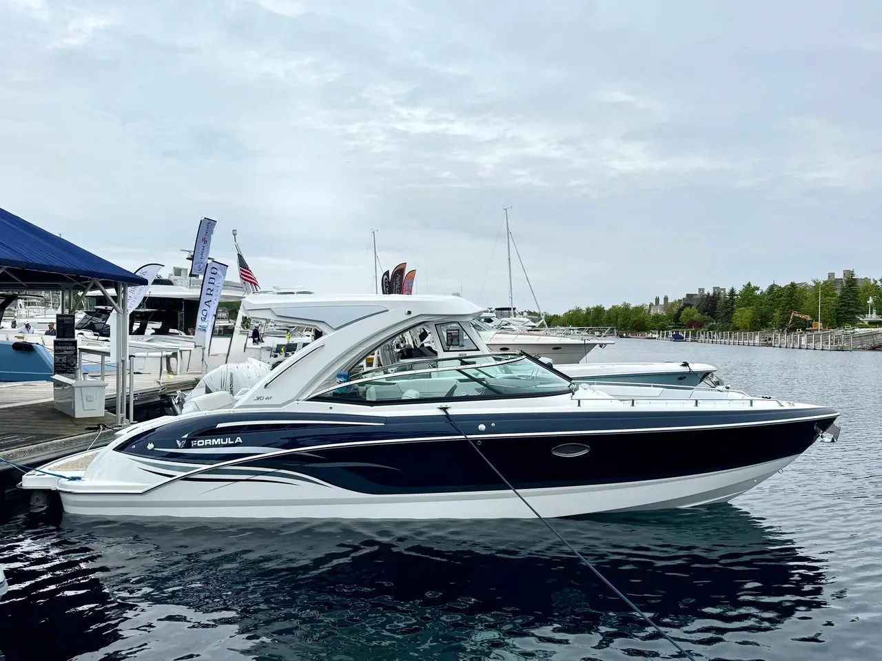 2025 Formula 310 Bowrider