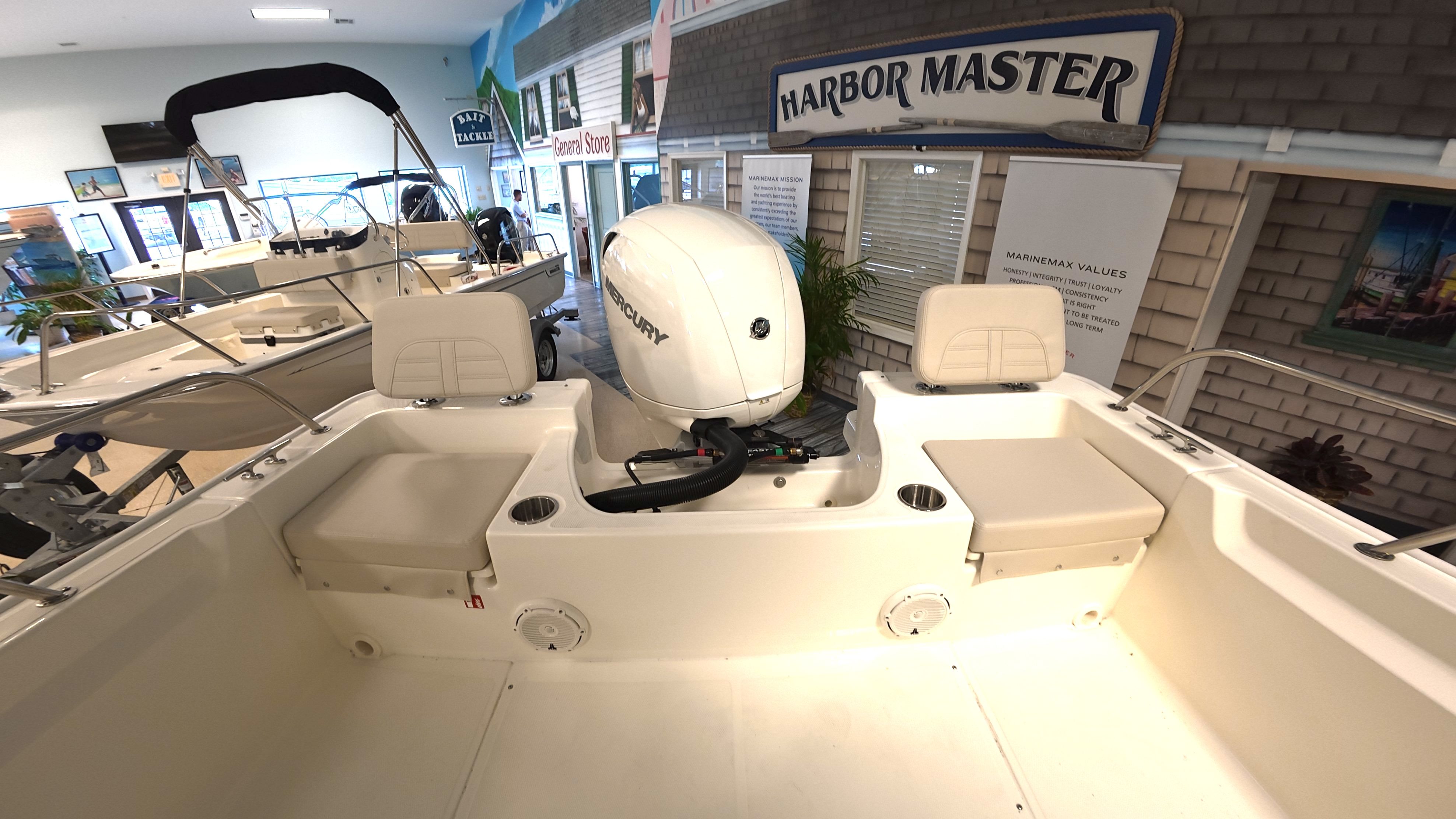 2026 Boston Whaler 190 Montauk - 5