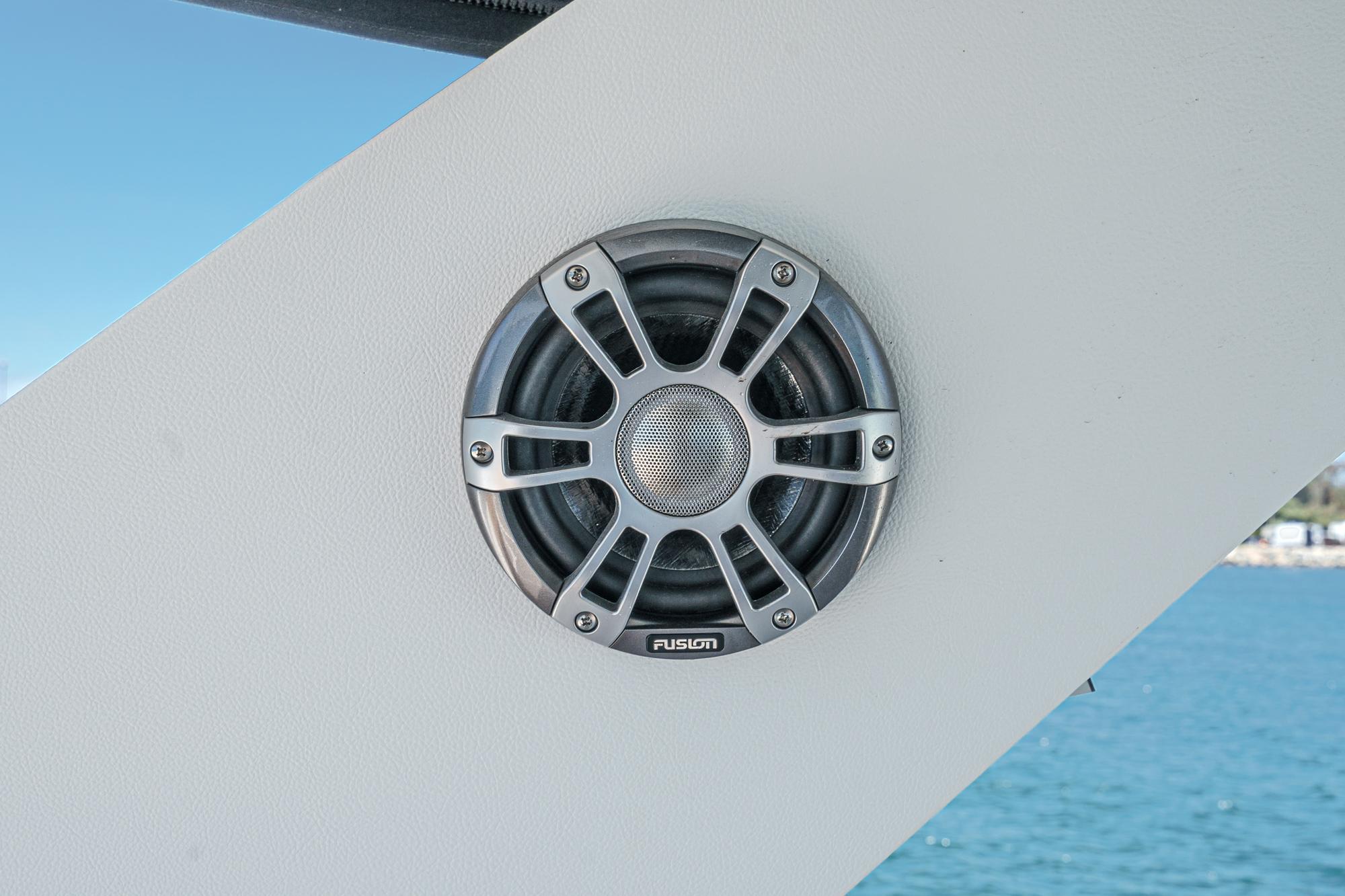 2024 Sea Ray Sundancer 320 Outboard - 23