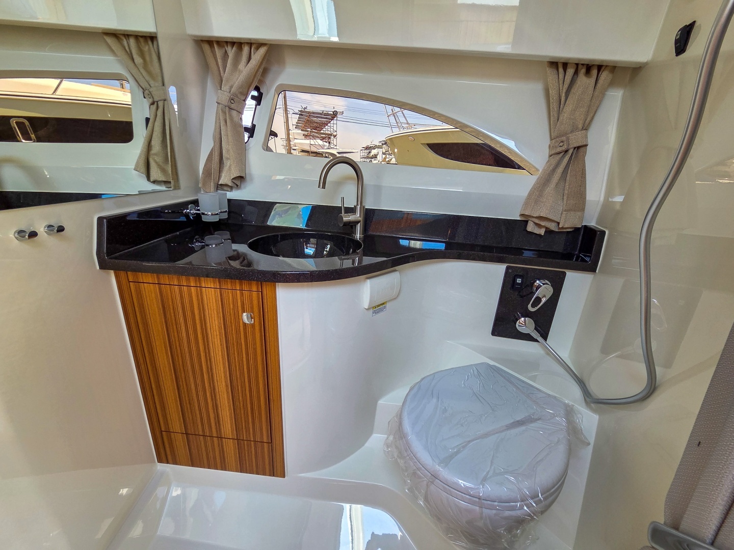 2026 Marex 310 Sun Cruiser - Image 31