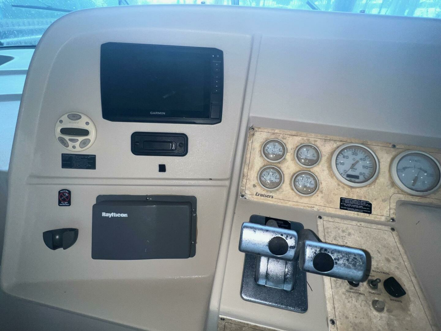 1997 Cruisers Yachts 3575 - Image 12
