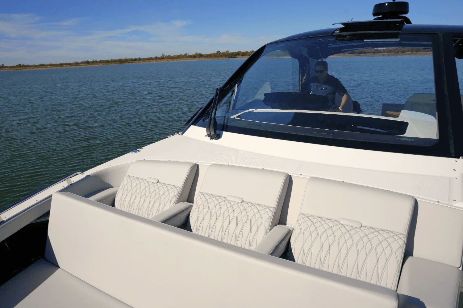 2025 Sea Ray Sundancer 370 - 30