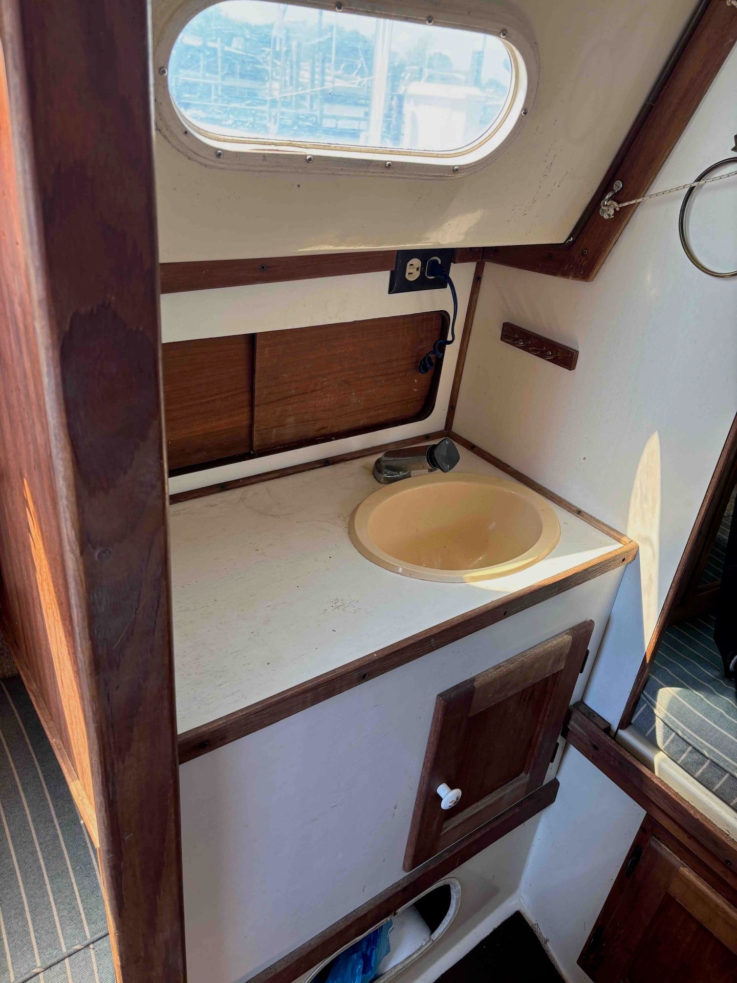 1977 Hunter 27 - 5