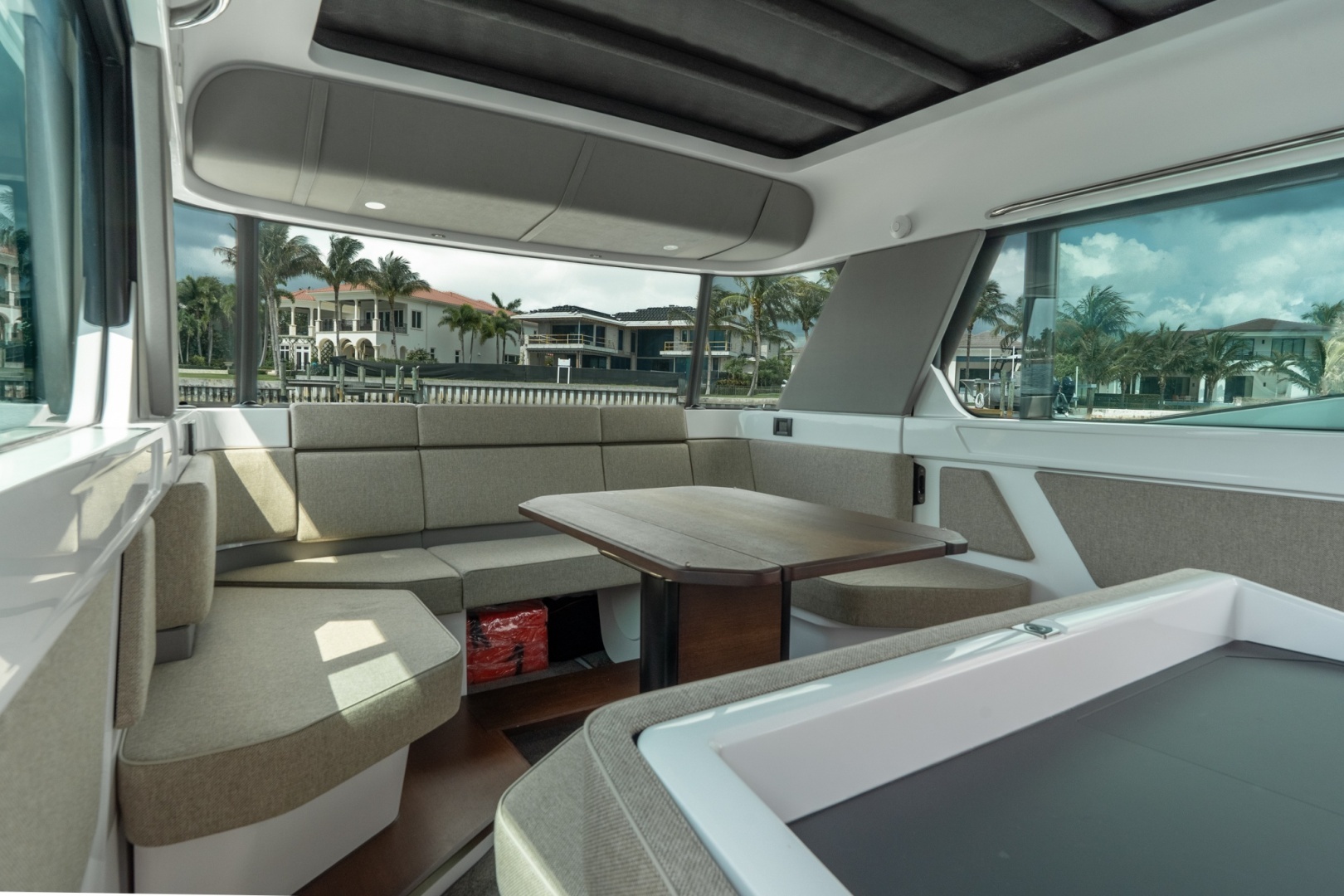 2024 Axopar 45 XC Cross Cabin - Image 19