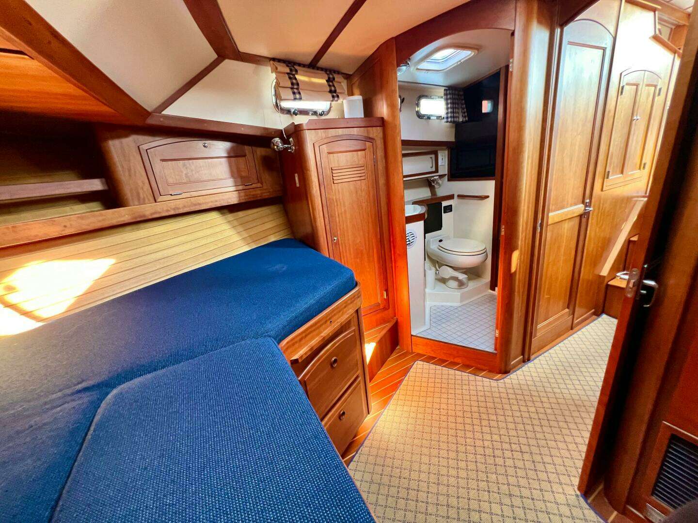 2001 Sabre Sabreline 47 - Image 9