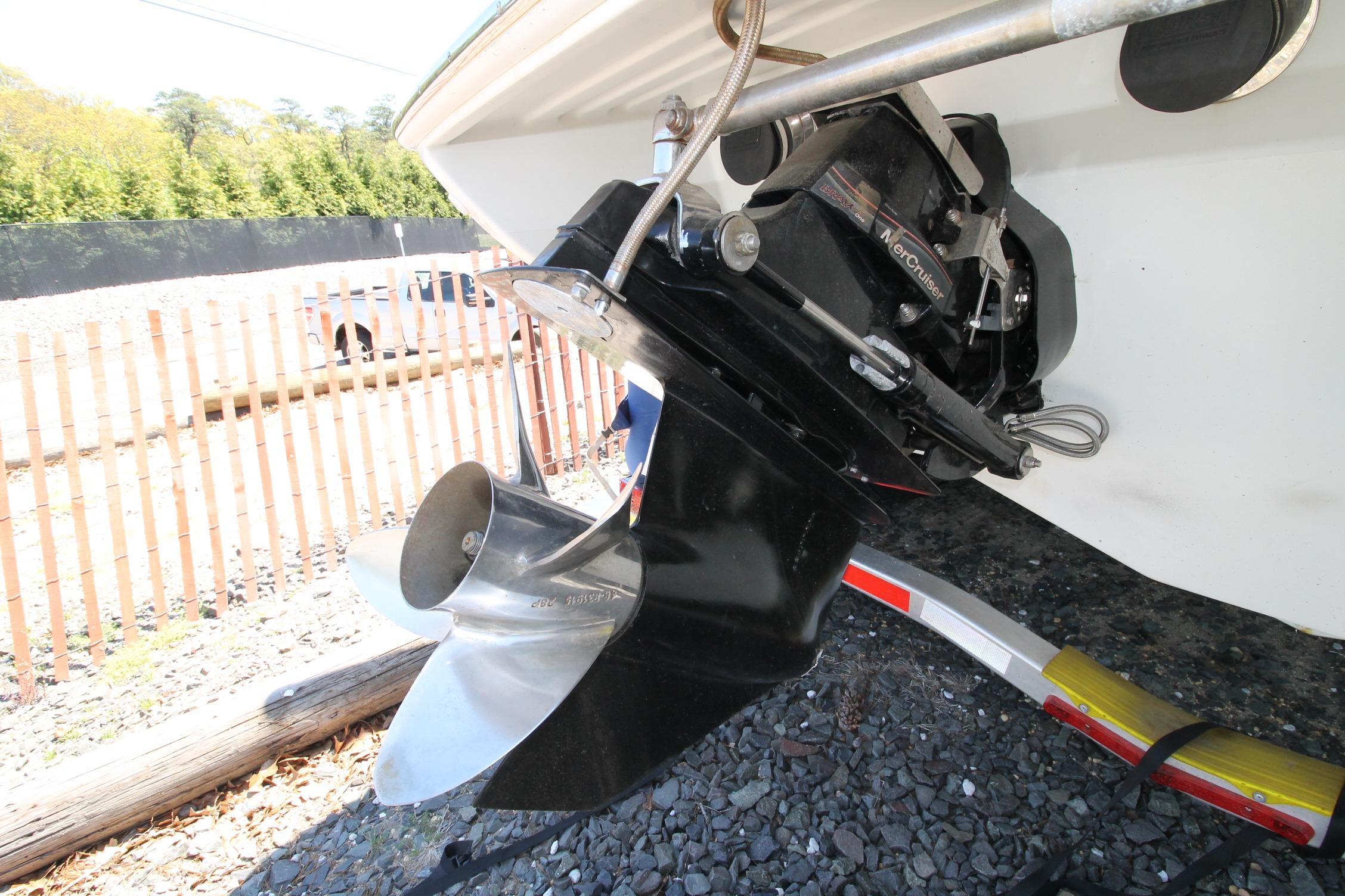 2006 Formula 292 FASTech boat propeller and drive system close-up.