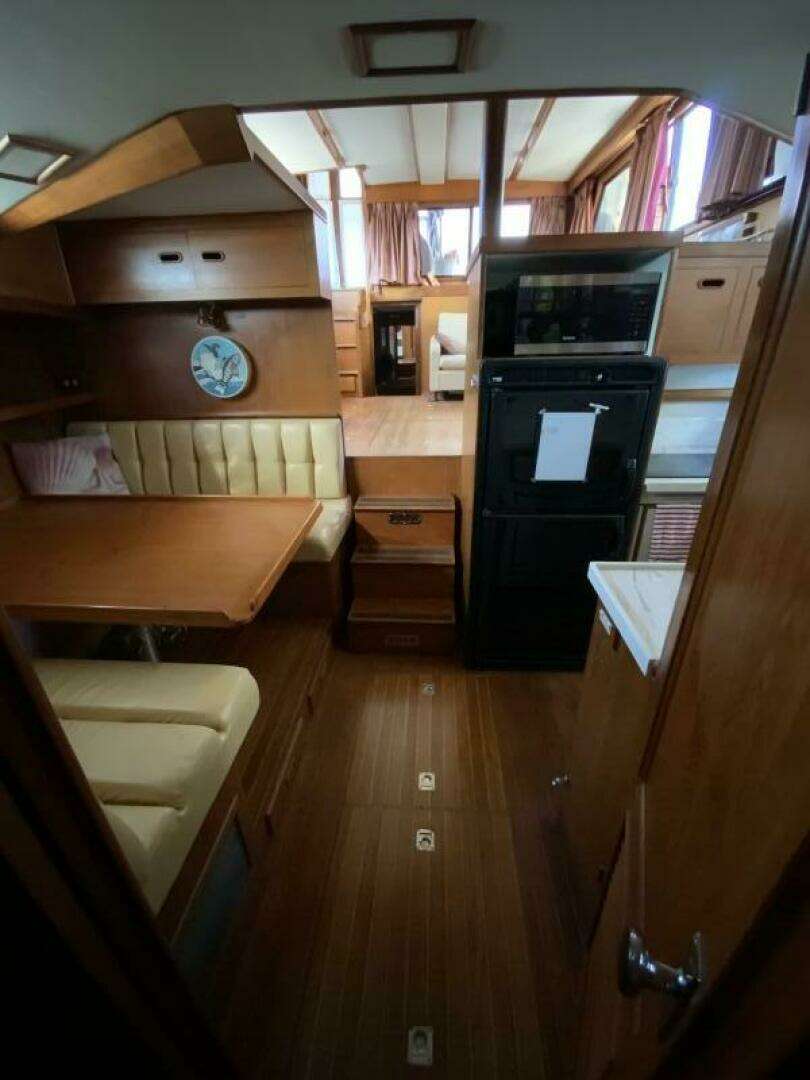 1987 President 41 Double Cabin Motor Yacht - Image 63