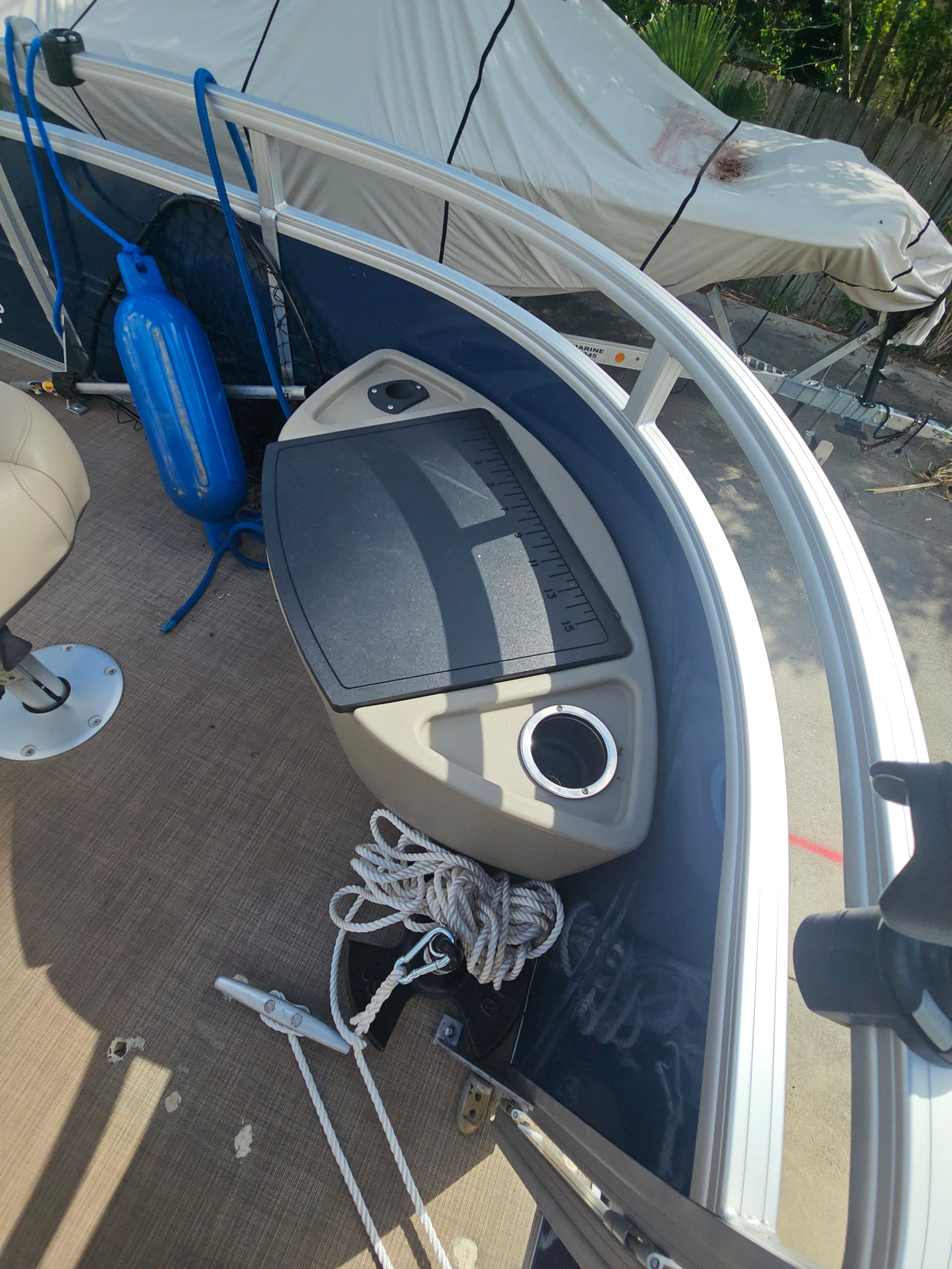 2024 Sun Tracker Fishin' Barge 22 DLX boat deck with accessories.